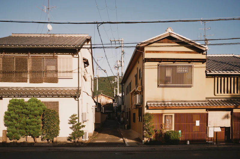 落ち着いた住宅街に並ぶ日本の家