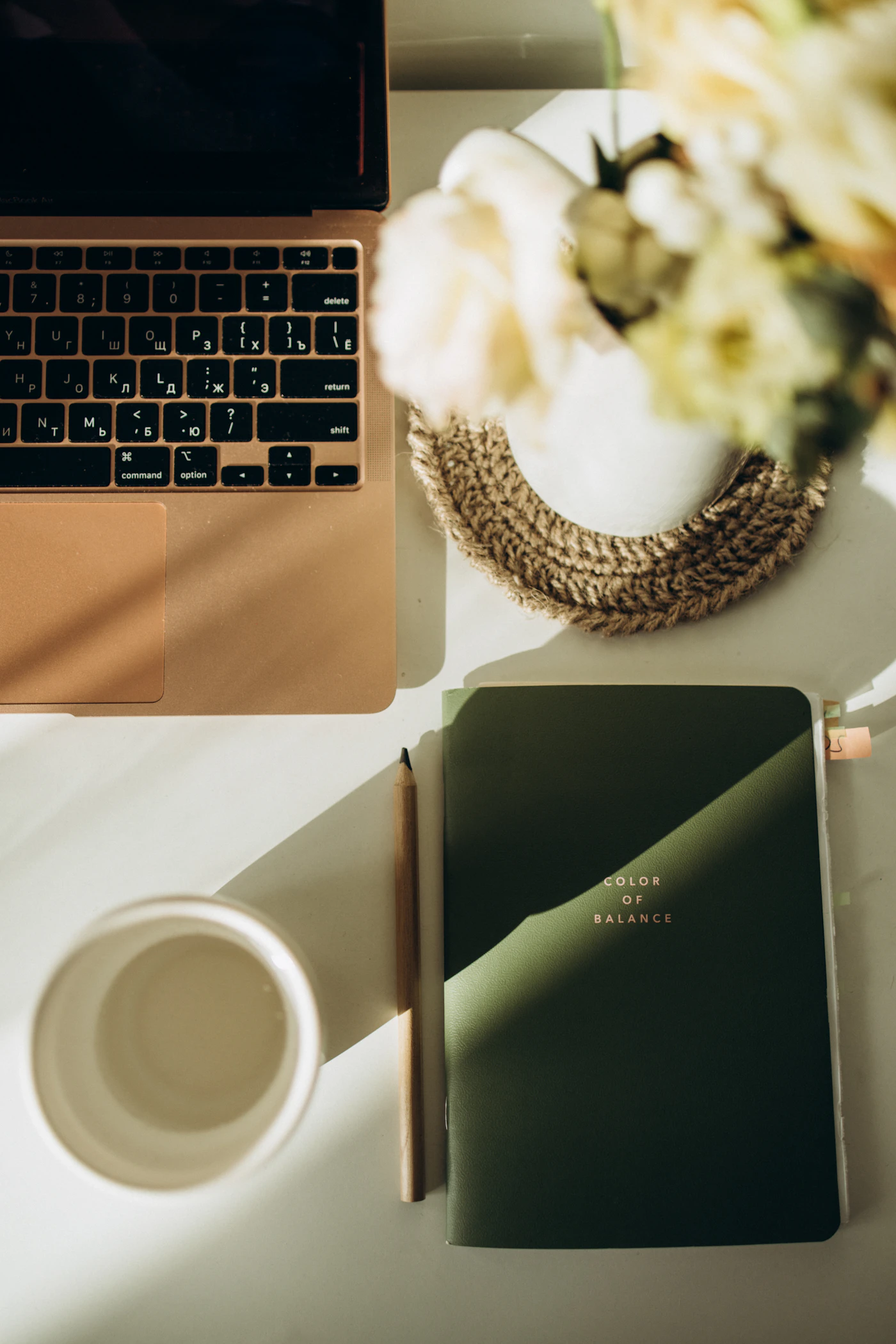 Laptop and coffee cup representing an online English teacher calculating hourly pay and commission