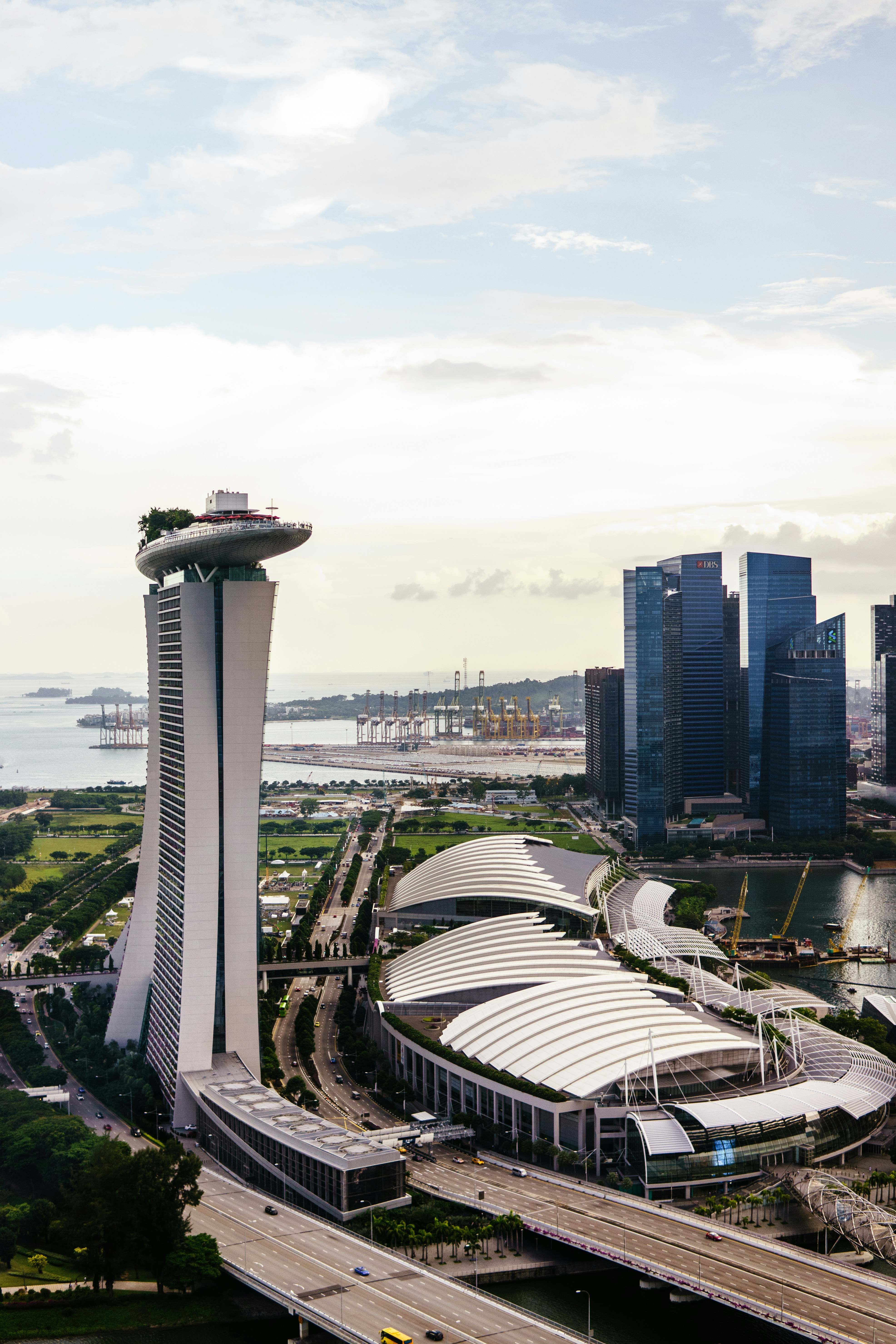 Photo by igorharrier