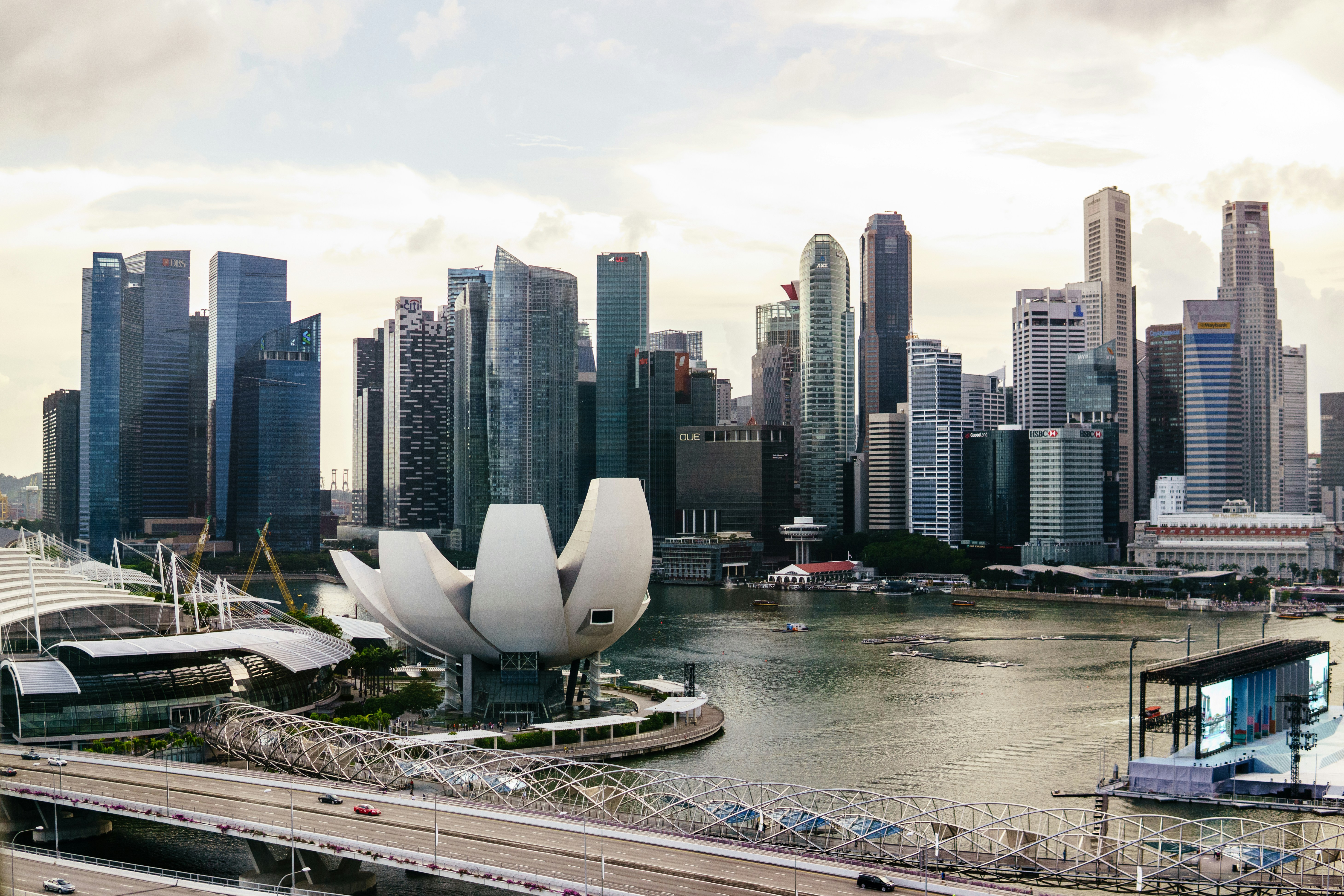 Photo by igorharrier