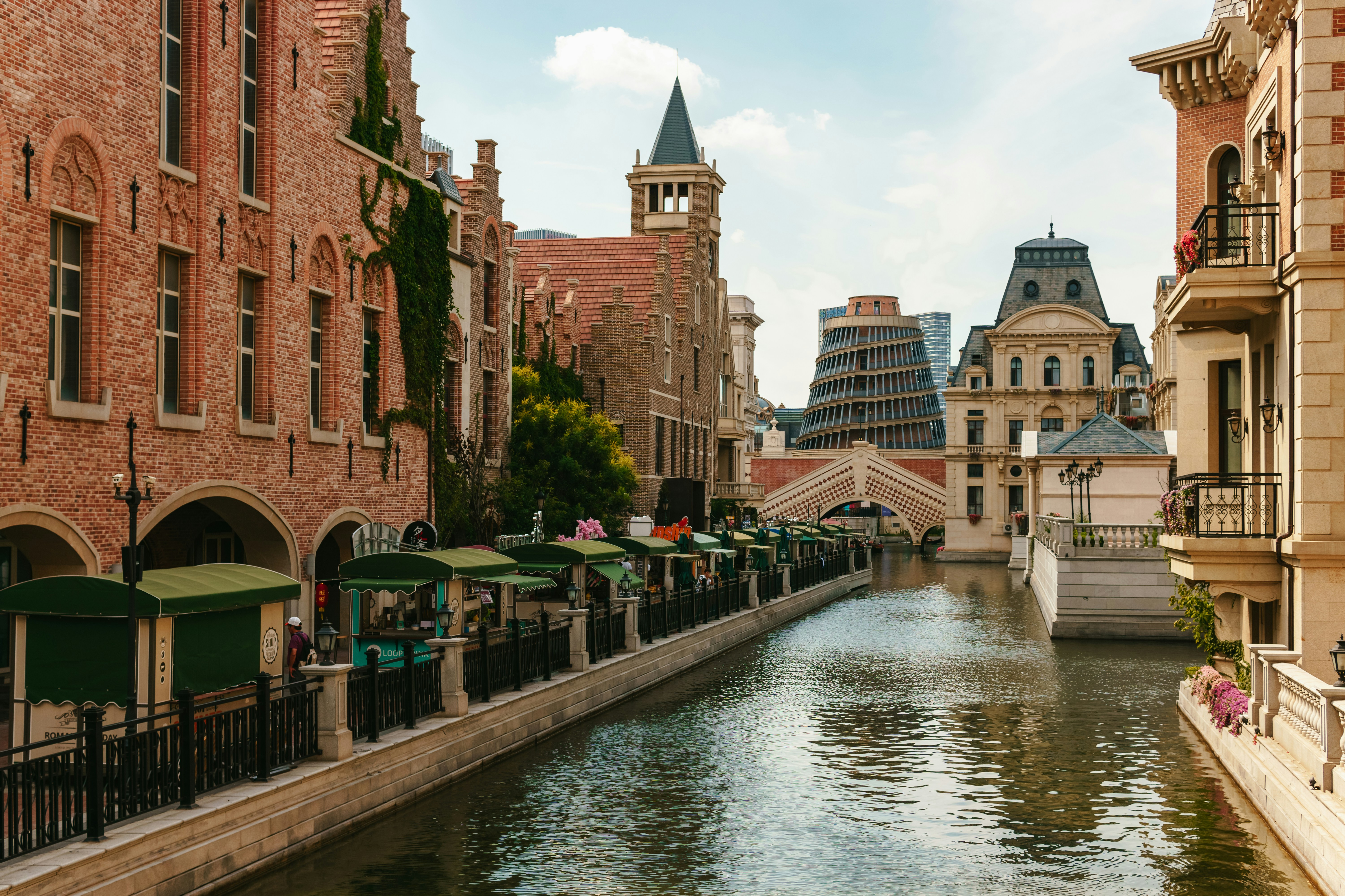 Photo by igorharrier