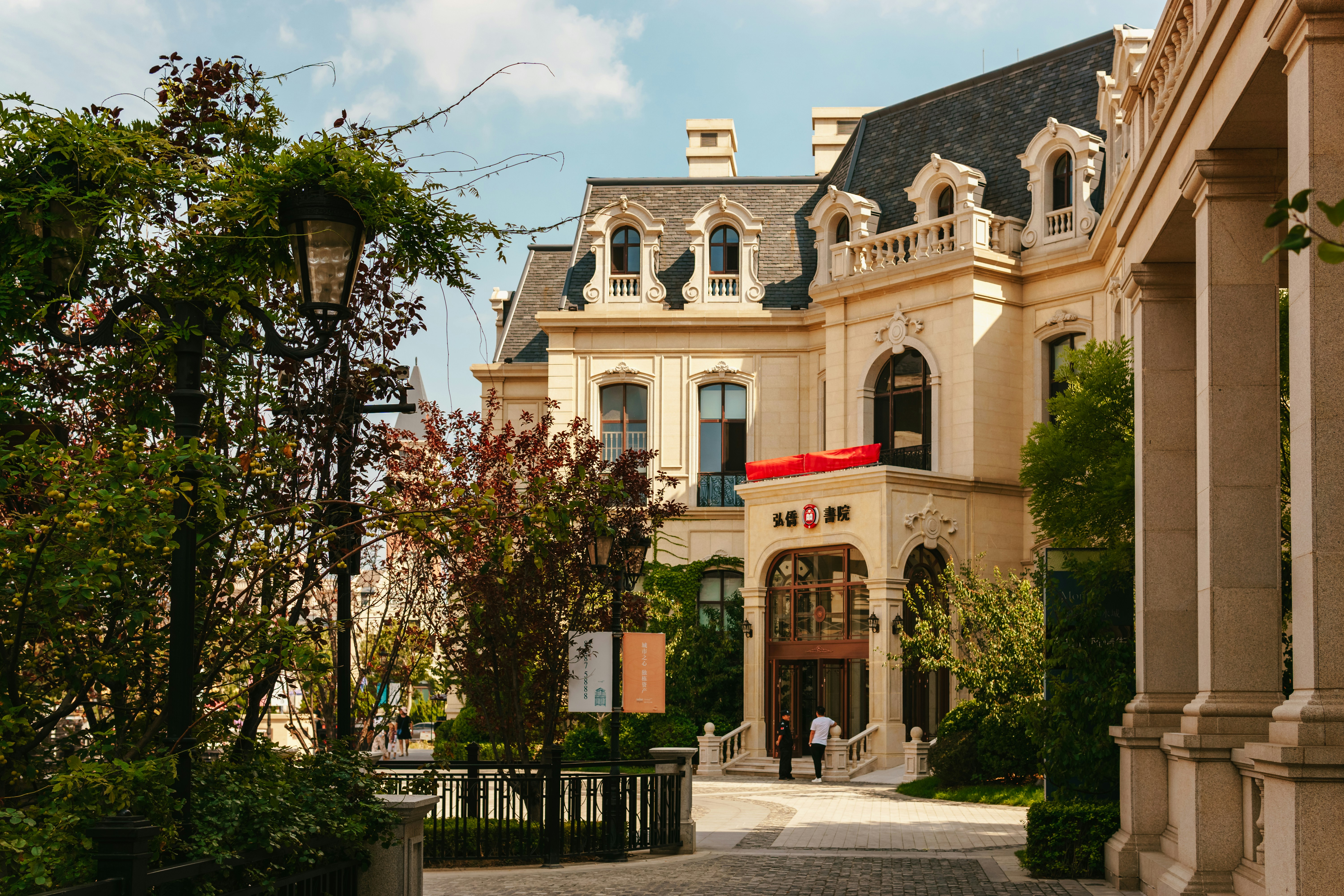 Photo by igorharrier