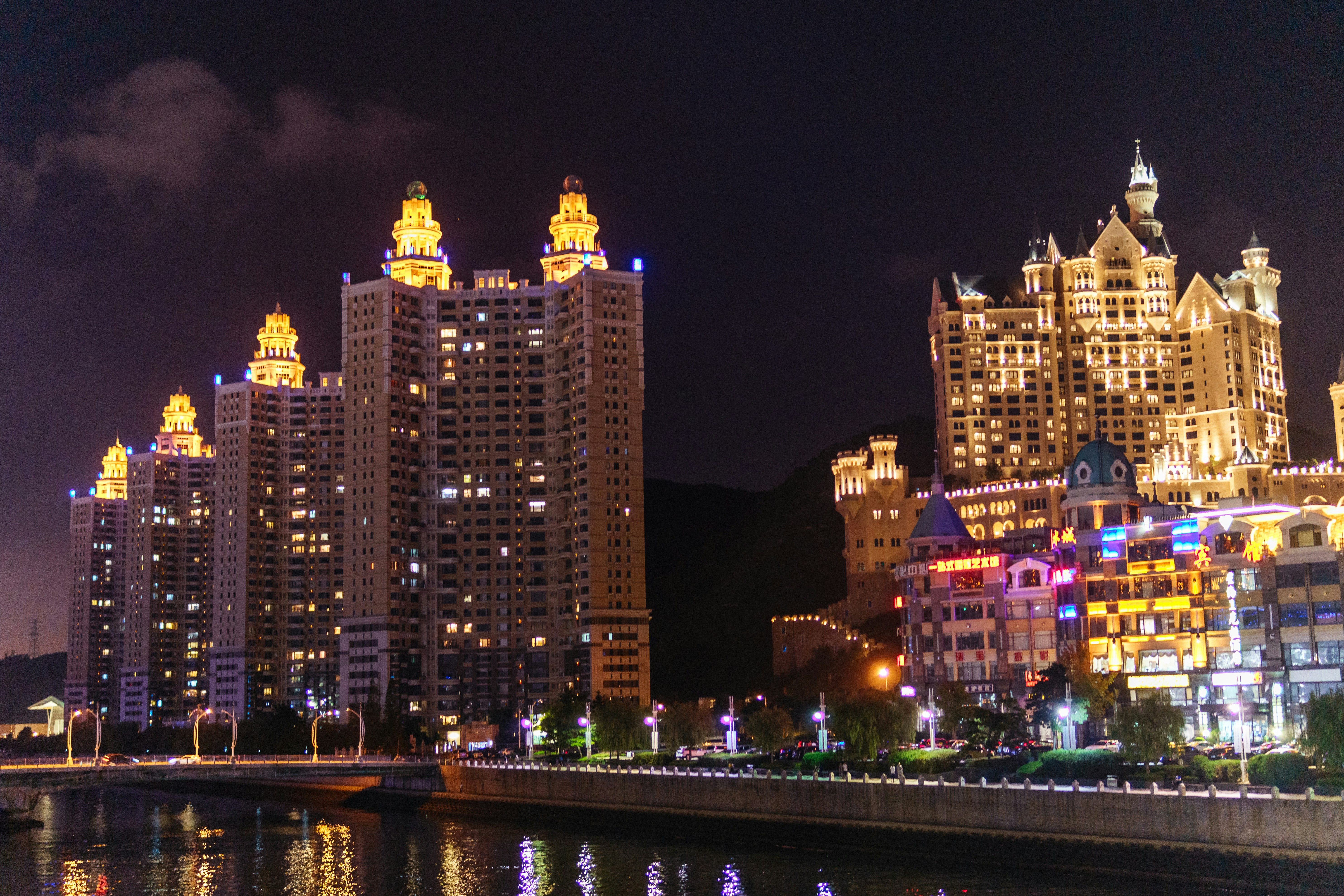 Photo by igorharrier