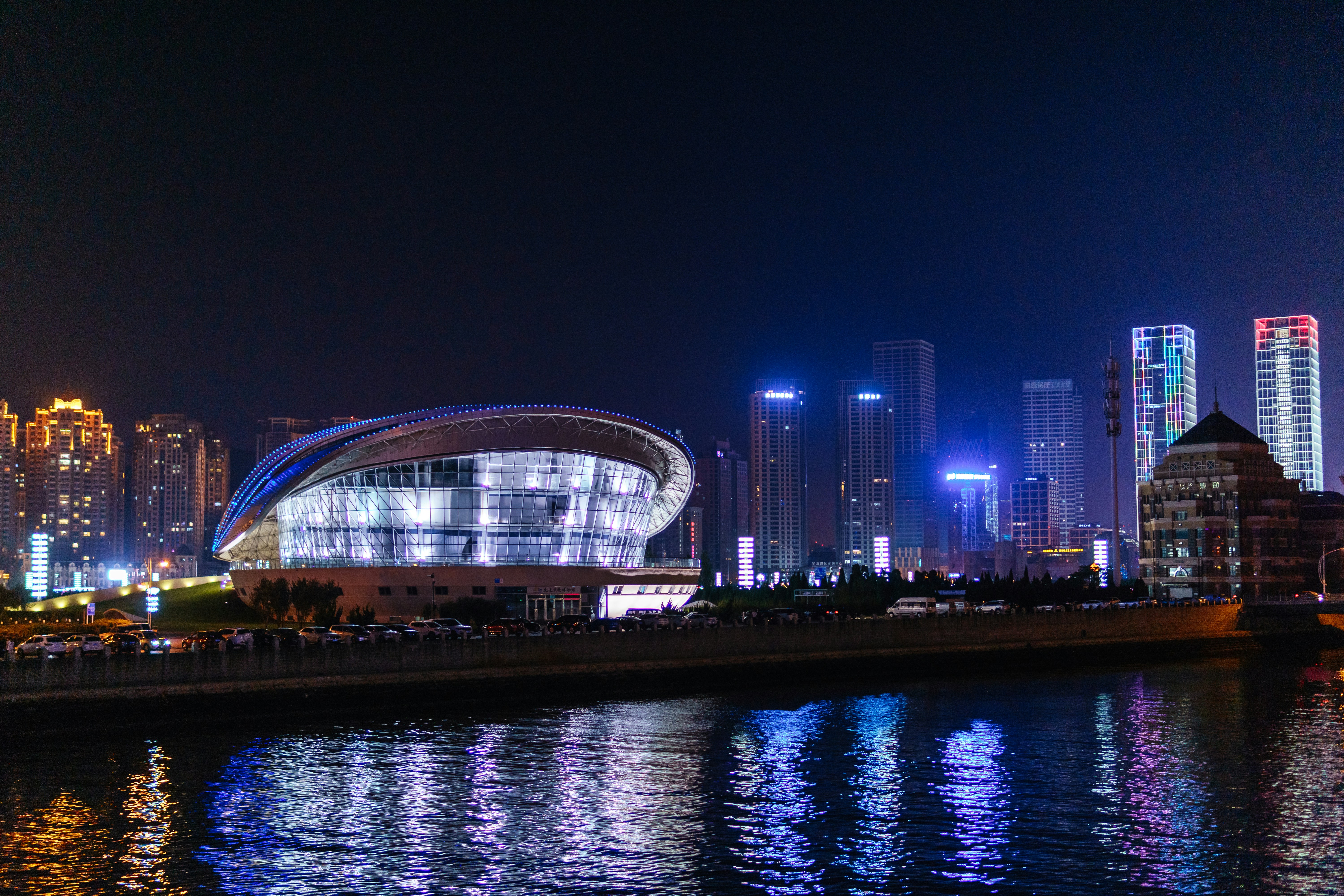 Photo by igorharrier