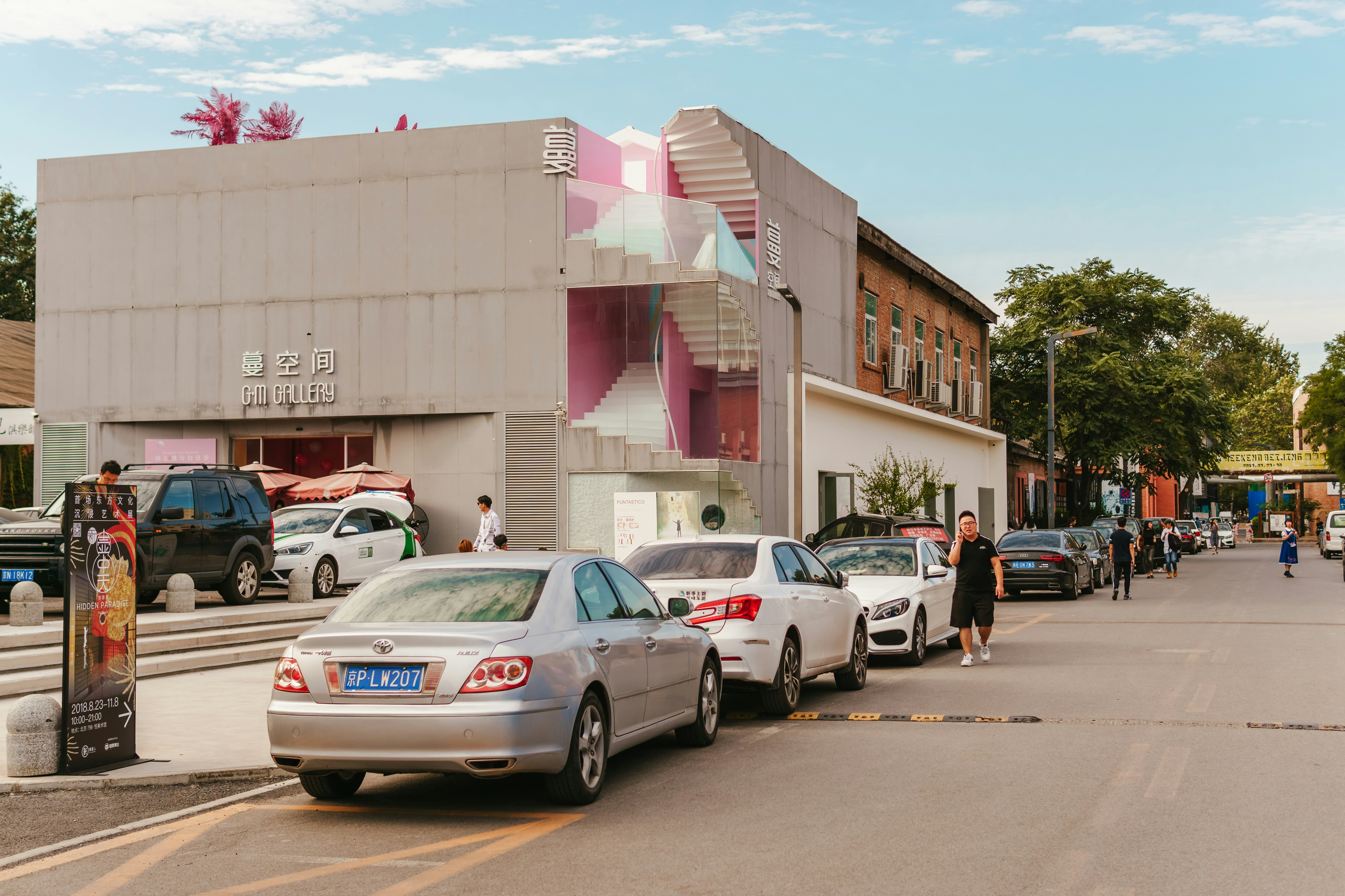 Photo by igorharrier