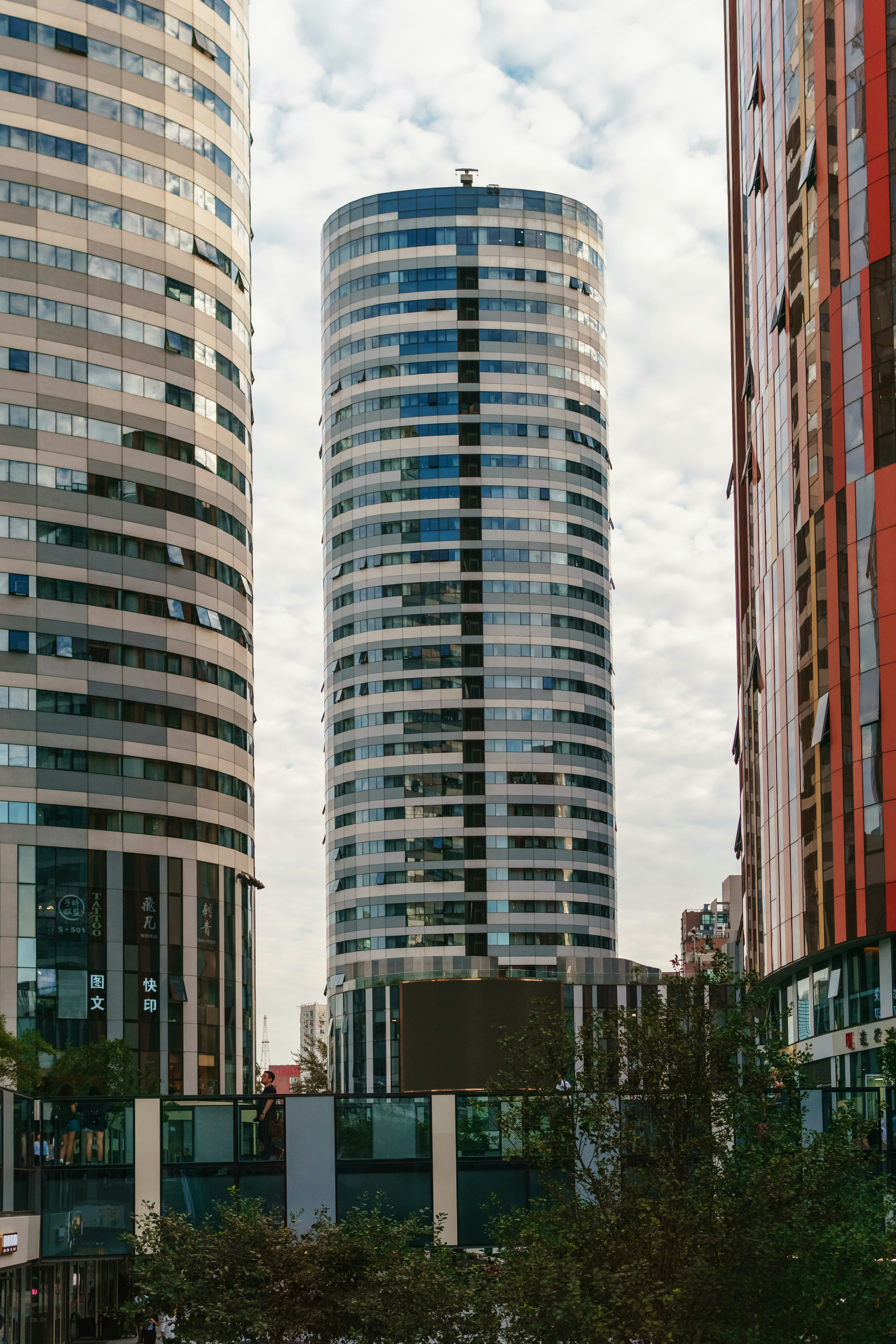 Photo by igorharrier