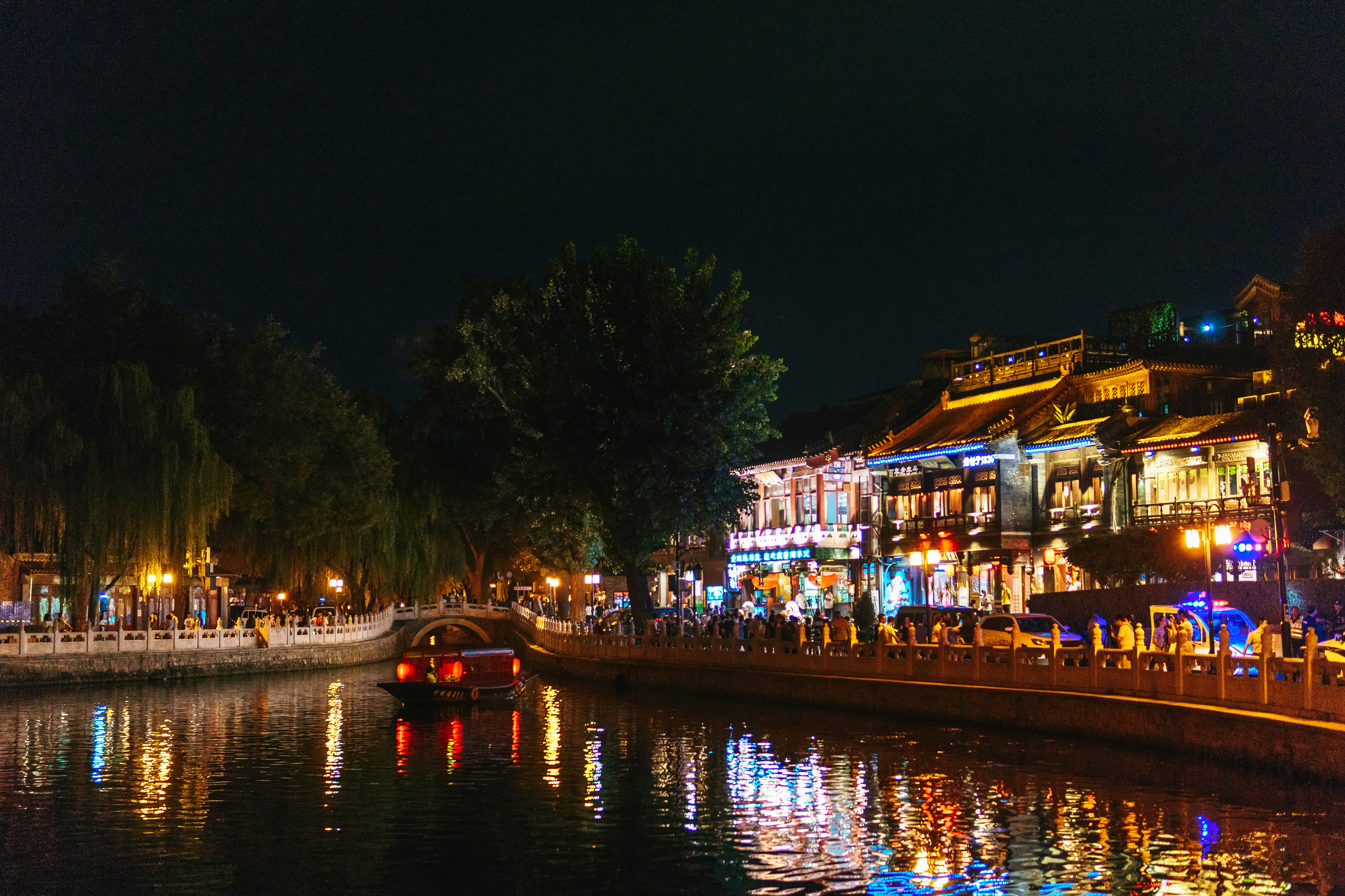 Photo by igorharrier