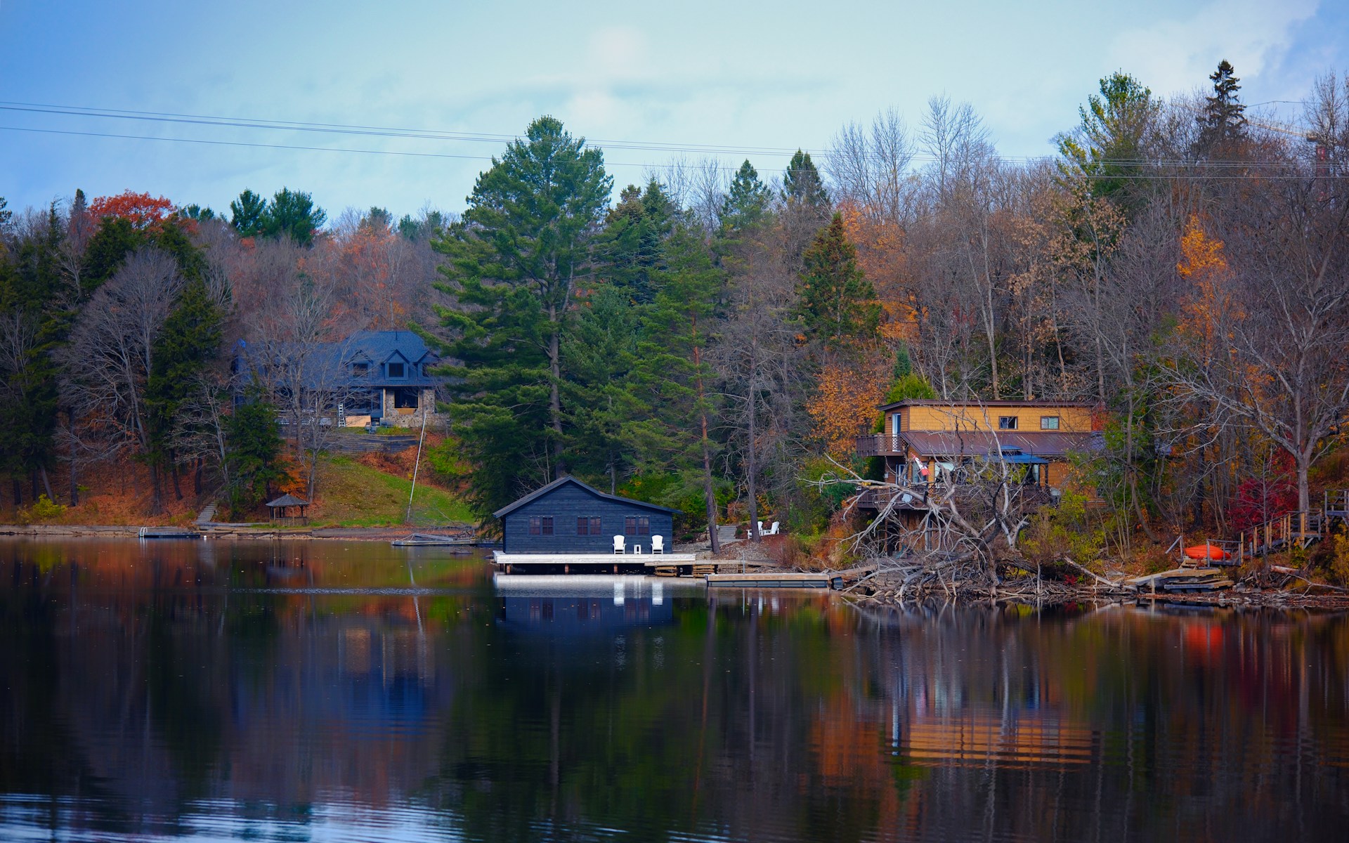 A body of water surrounded by trees and houses