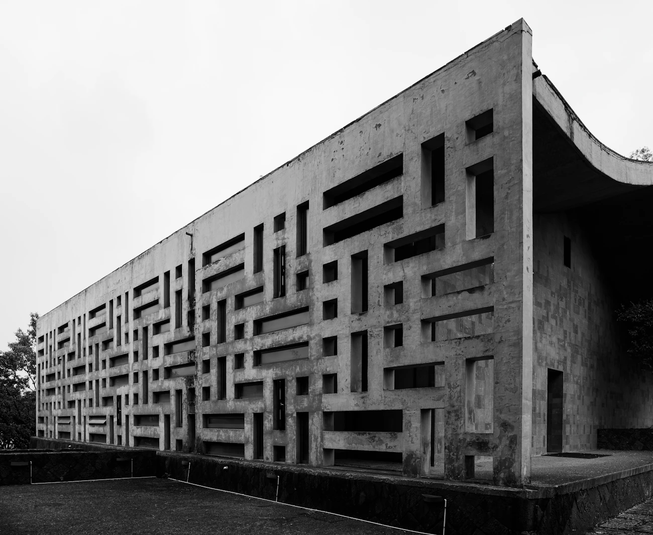Patterned concrete facade