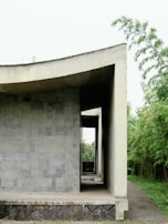 A concrete structure sitting in the middle of a forest
