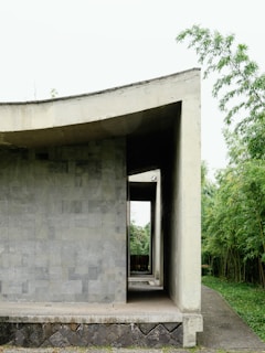 A concrete structure sitting in the middle of a forest