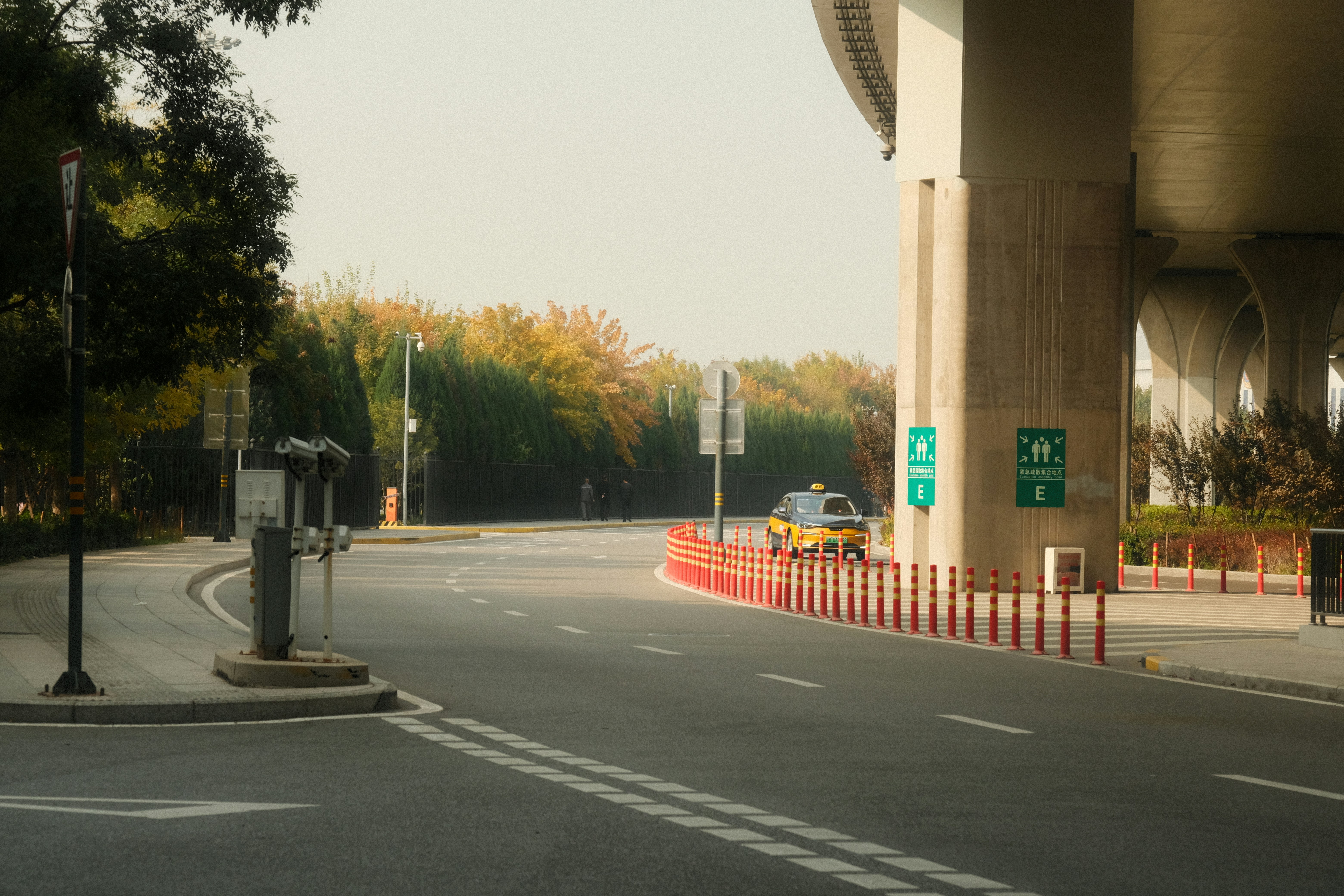 Trek Checkpoint SL 6 crossing rough path