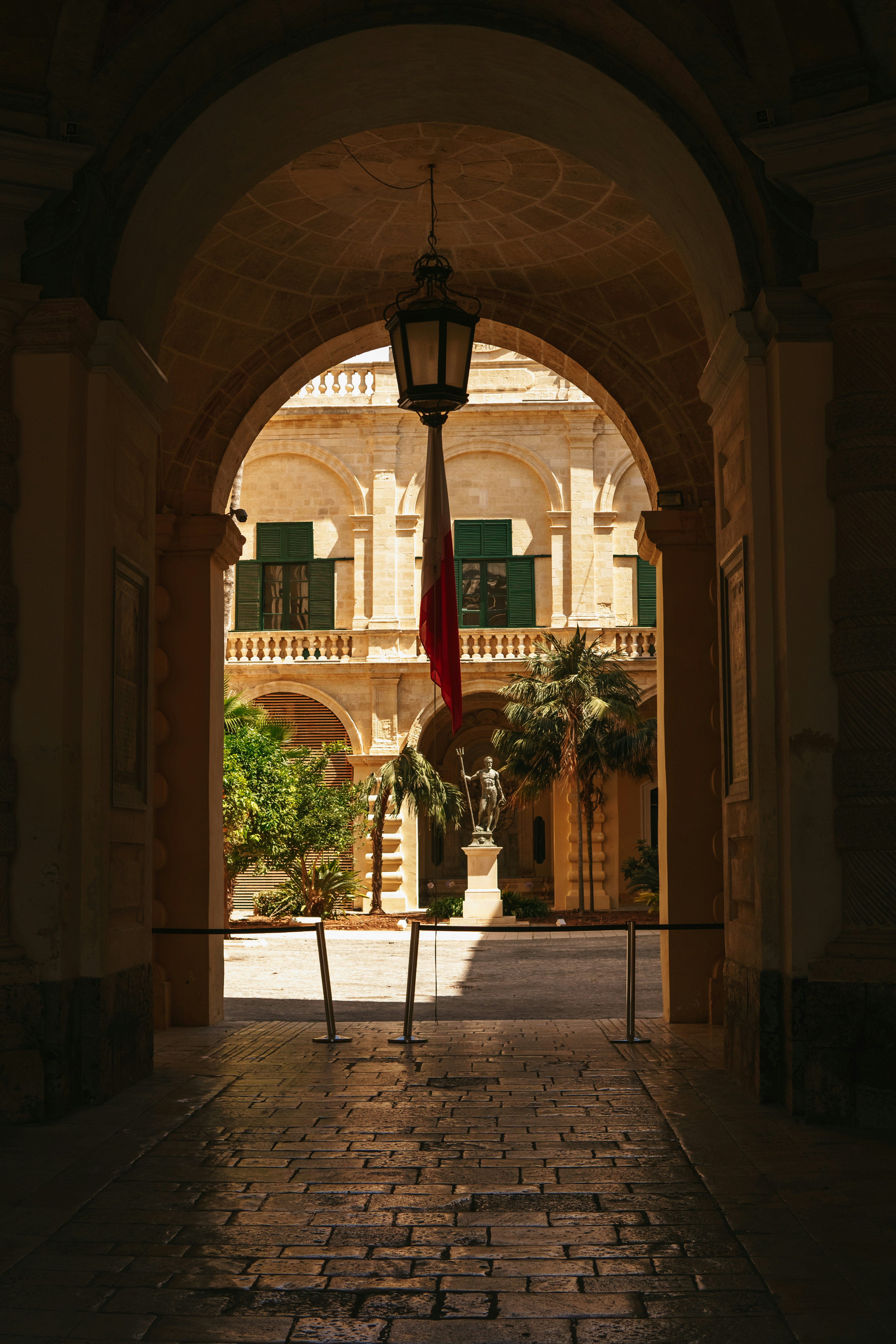 Photo by igorharrier