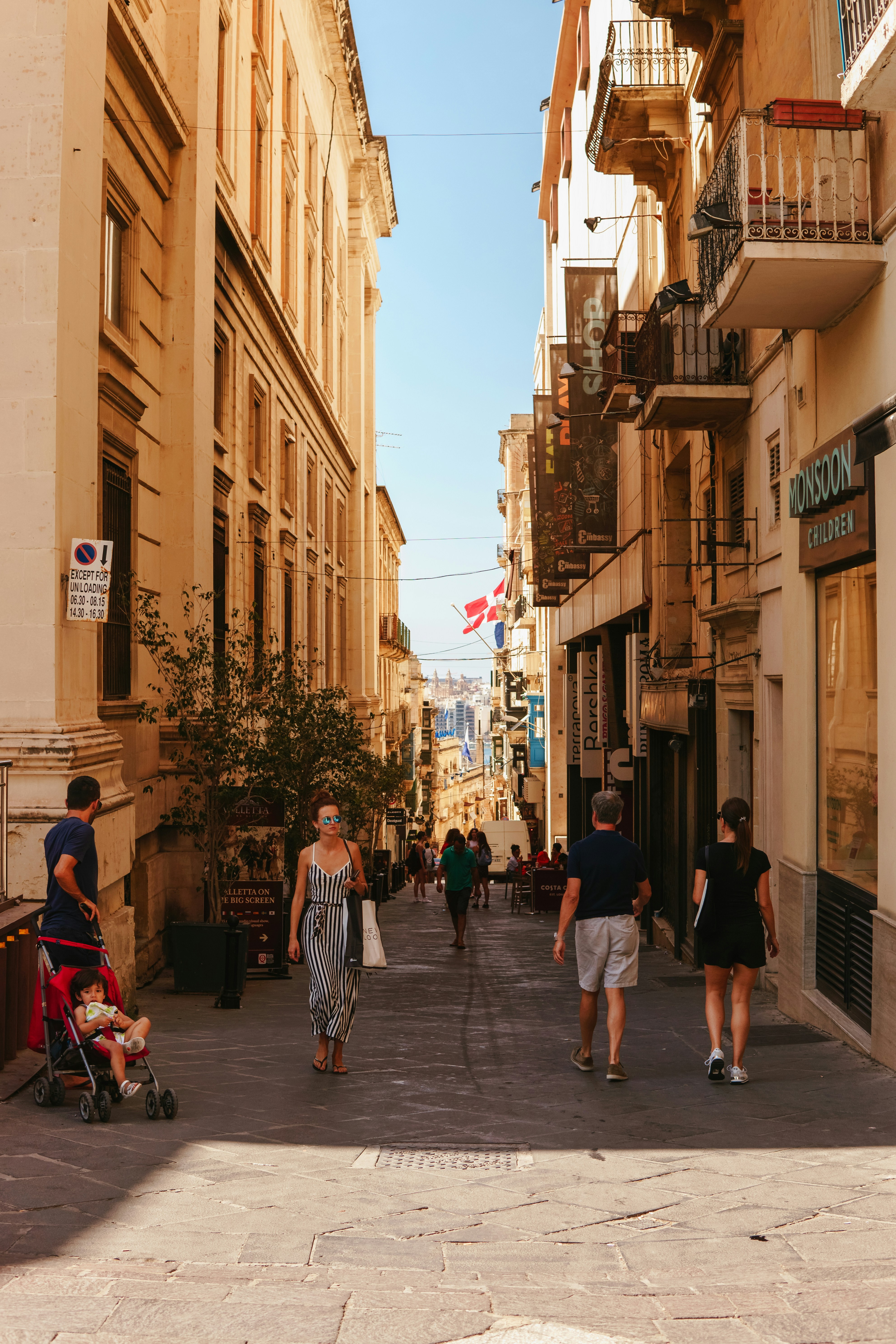 Photo by igorharrier