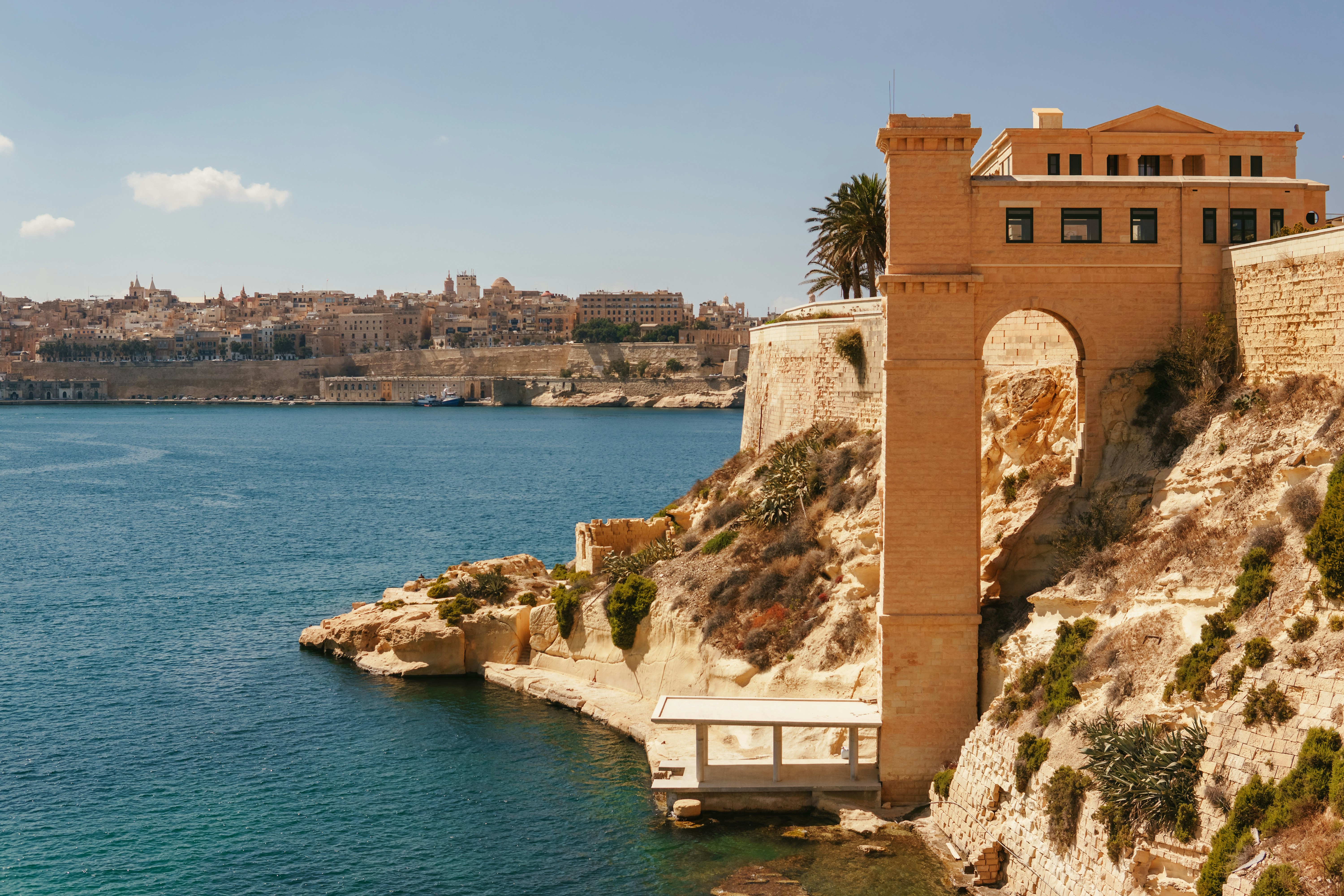 Photo by igorharrier