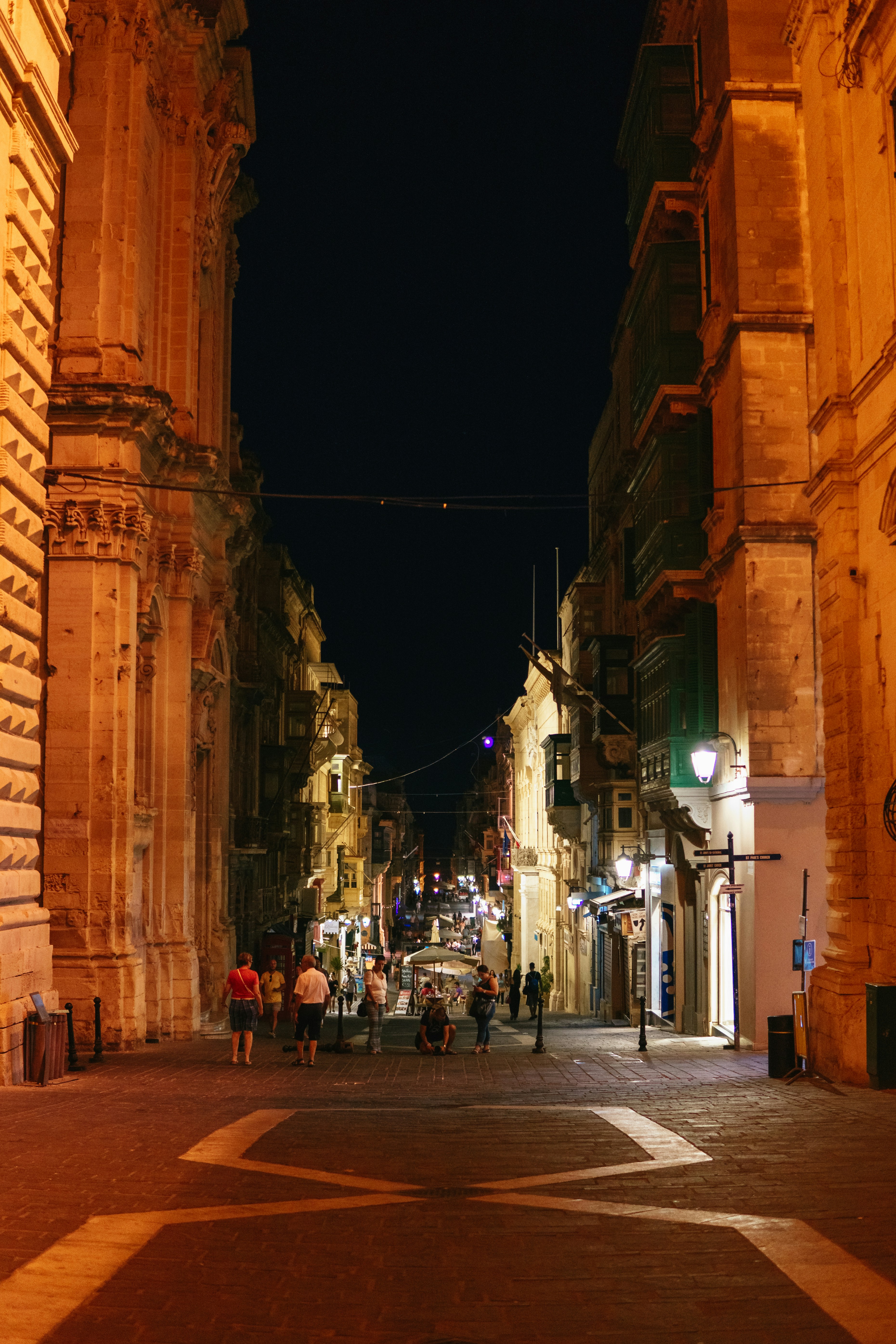 Photo by igorharrier