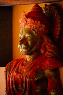 A close up of a statue of a man wearing a crown