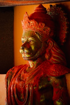A close up of a statue of a man wearing a crown