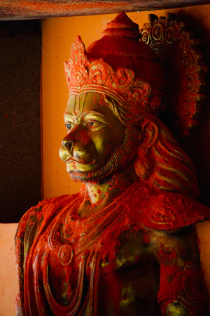A close up of a statue of a man wearing a crown