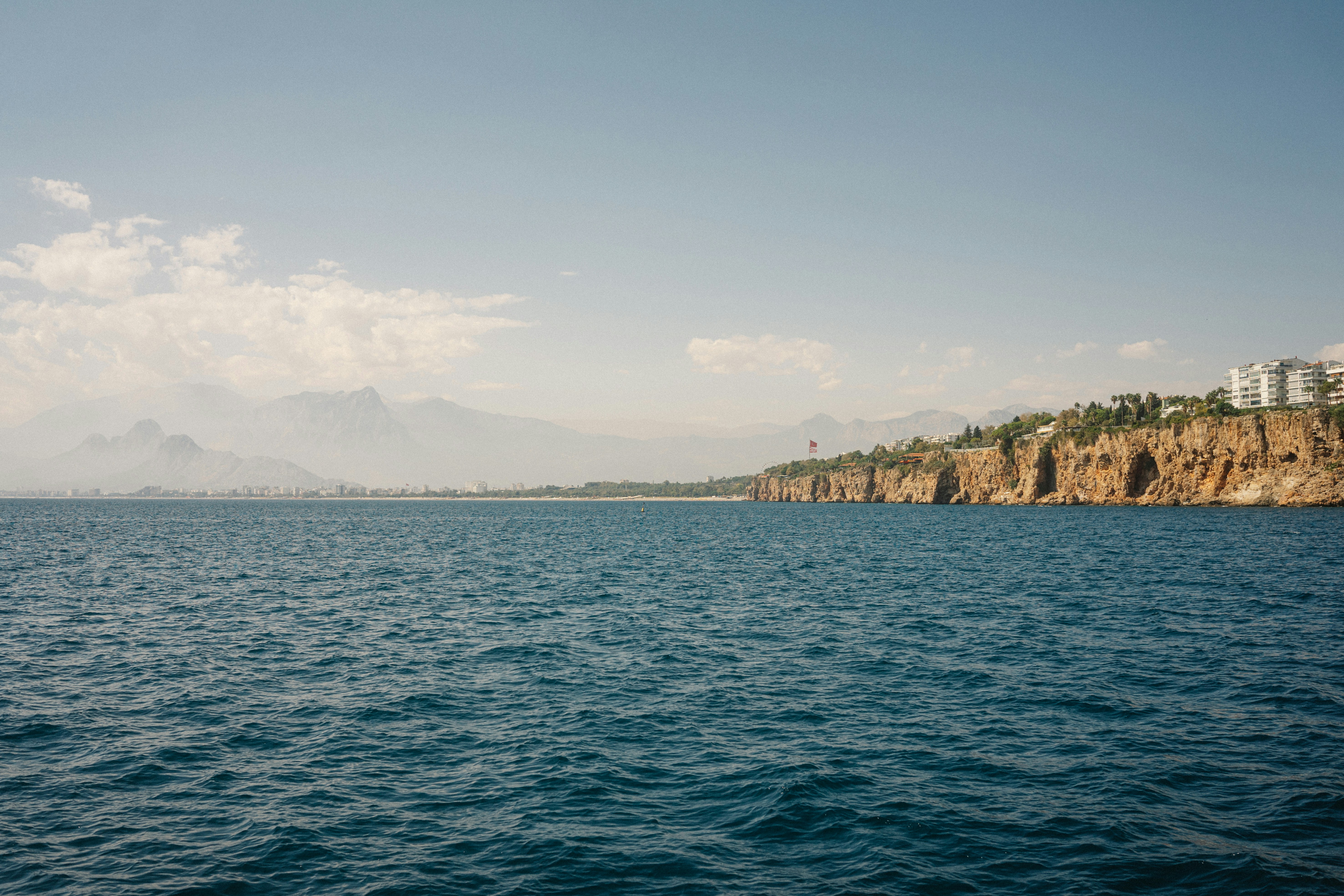 Photo by igorharrier