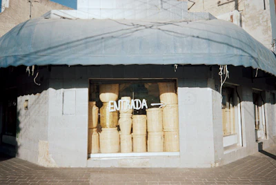 Tiendita de esquina con toldo en Jalisco