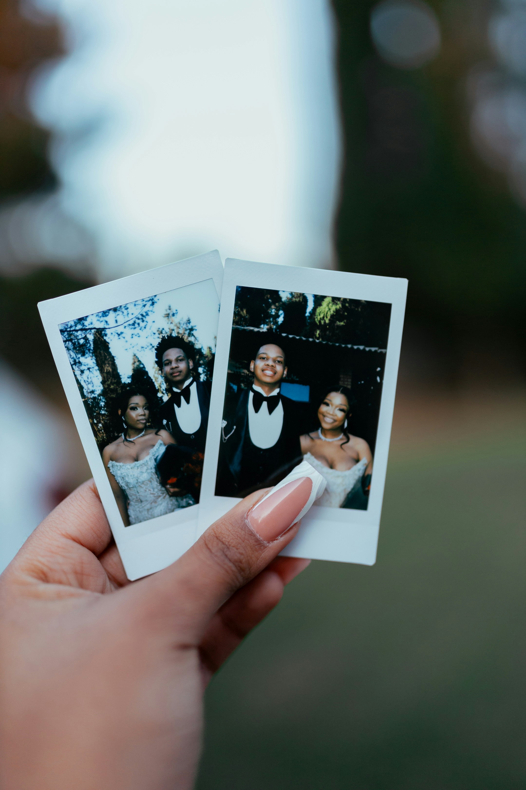 wedding photo collage, ilustrasi artikel Beyond the Album: Creative Ways to Display Your Wedding Photos 4