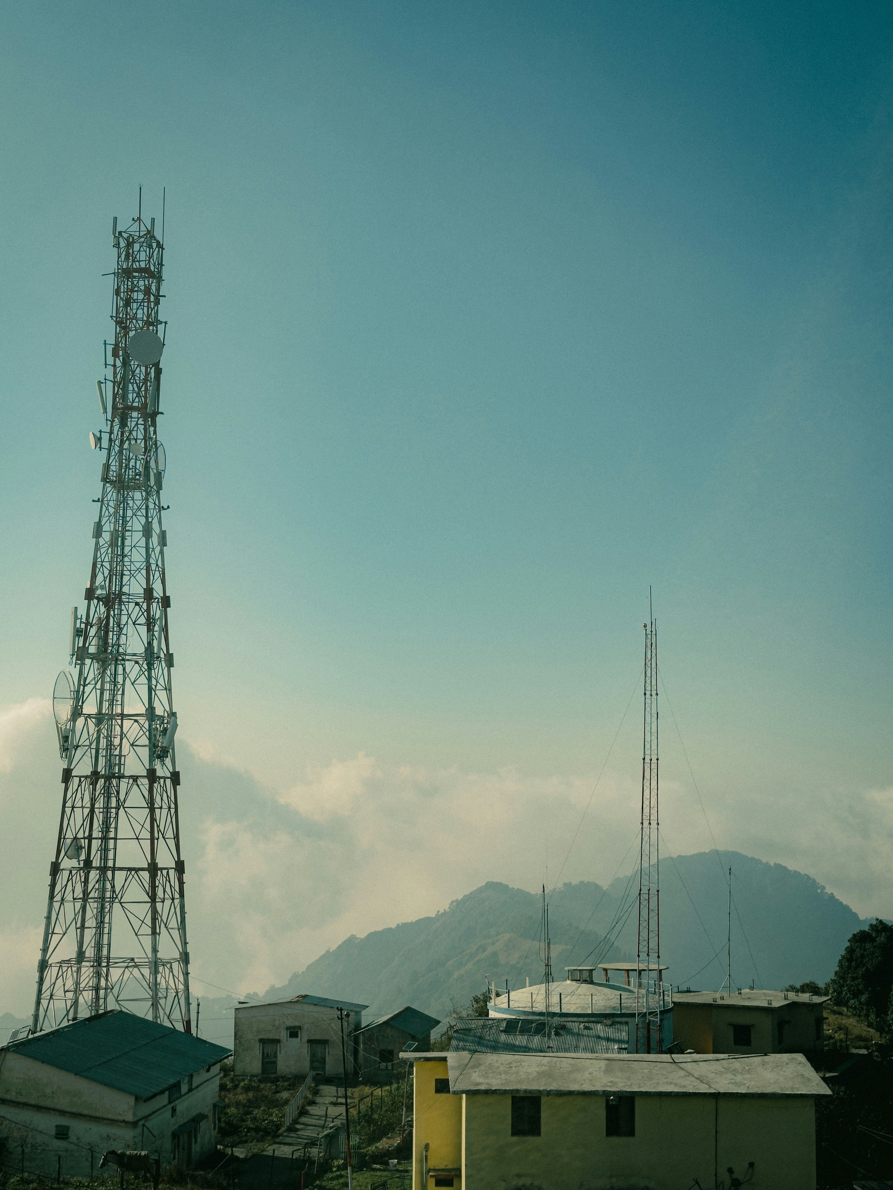 A very tall tower sitting next to a building