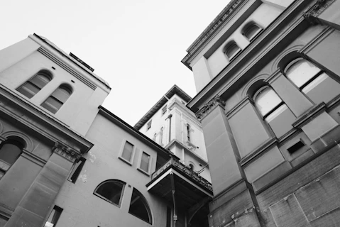 A black and white photo of a building