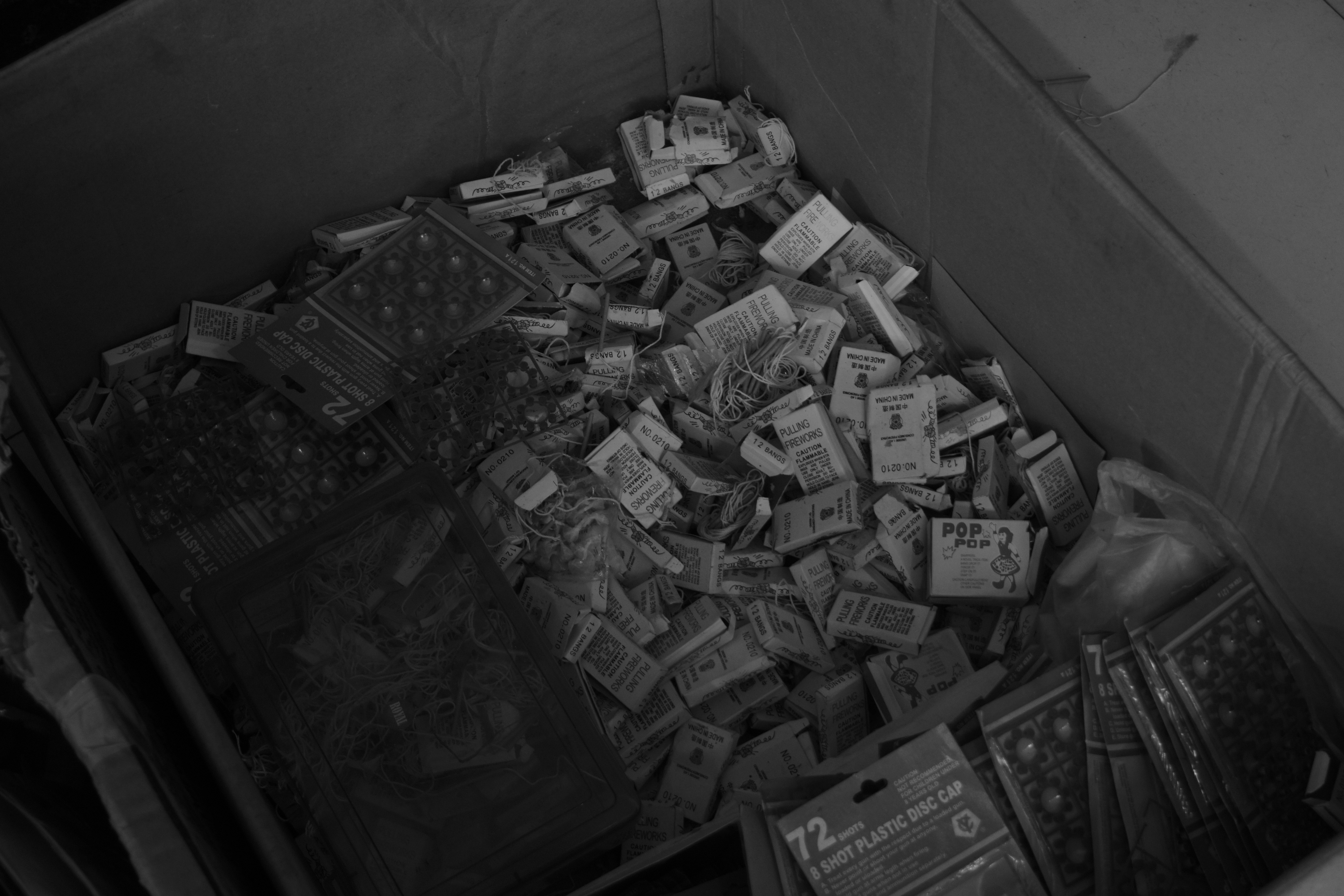 photo-1730307403712-e2ed52c49ae2?ixid=M3wxMjA3fDB8MXxzZWFyY2h8MTg0fHx3aGVyZSUyMGlzJTIwdmliZWx5JTIwbWFzY2FyYSUyMG1hZGV8ZW58MHx8fHwxNzM5OTQ1OTQwfDA%5Cu0026ixlib=rb-4.0.3