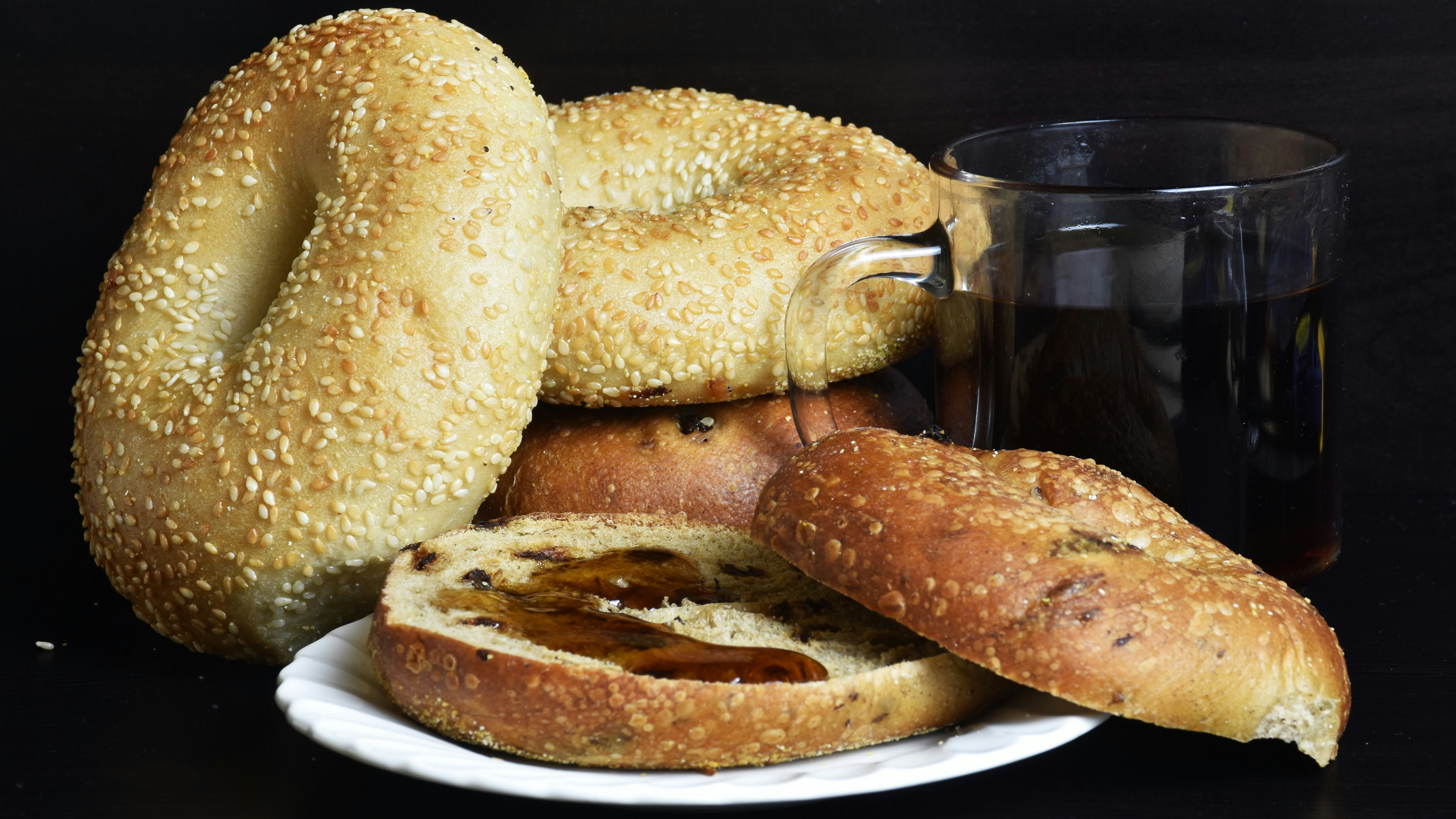Goldman Sachs Maintains Sell on Bread Finl Hldgs, Raises Price Target to $68