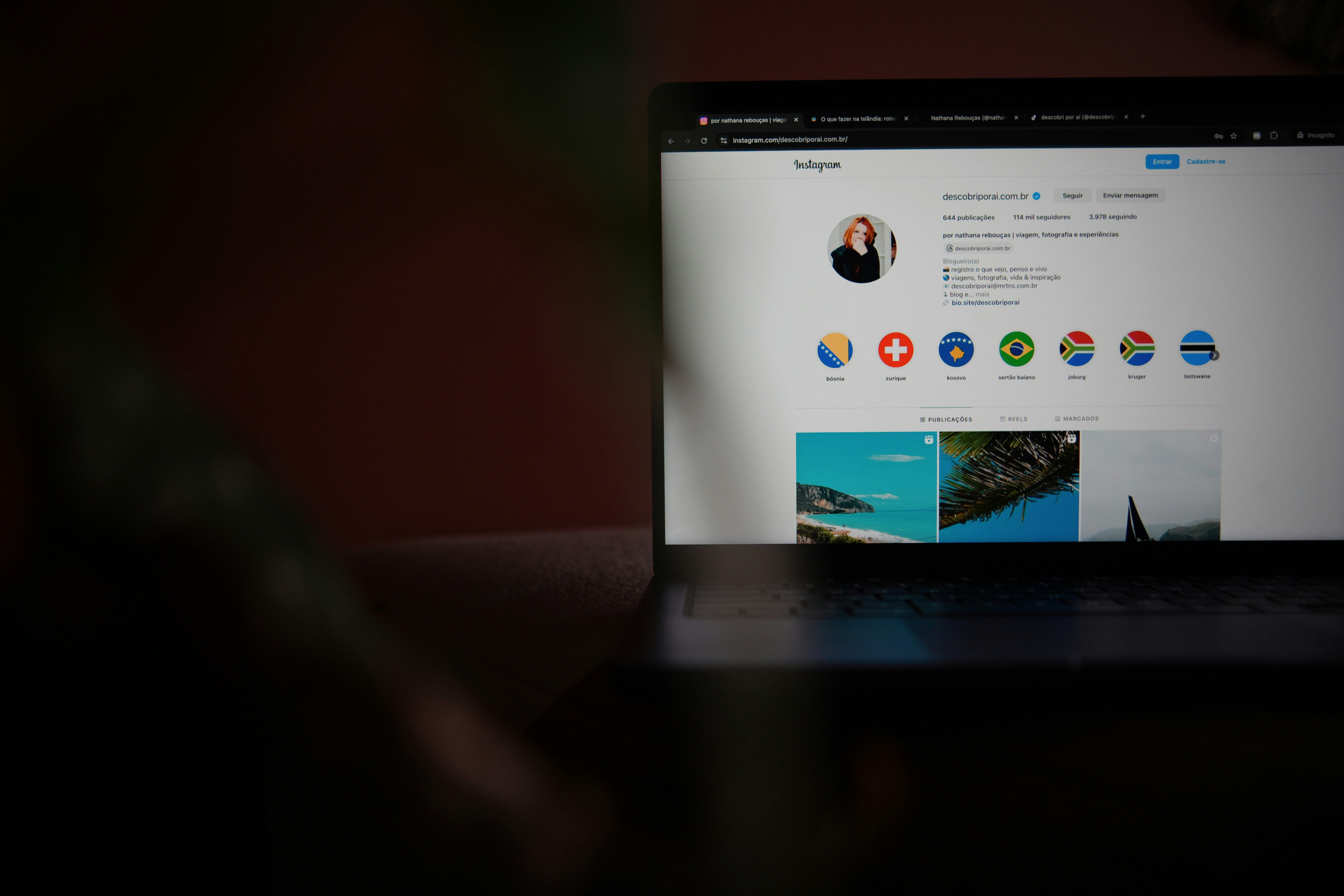 photo-1730324802221-b8e0306a58a7?ixid=M3wxMjA3fDB8MXxzZWFyY2h8MTM5fHx0aWt0b2t8ZW58MHx8fHwxNzM3MTc0NDQ3fDA%5Cu0026ixlib=rb-4.0.3