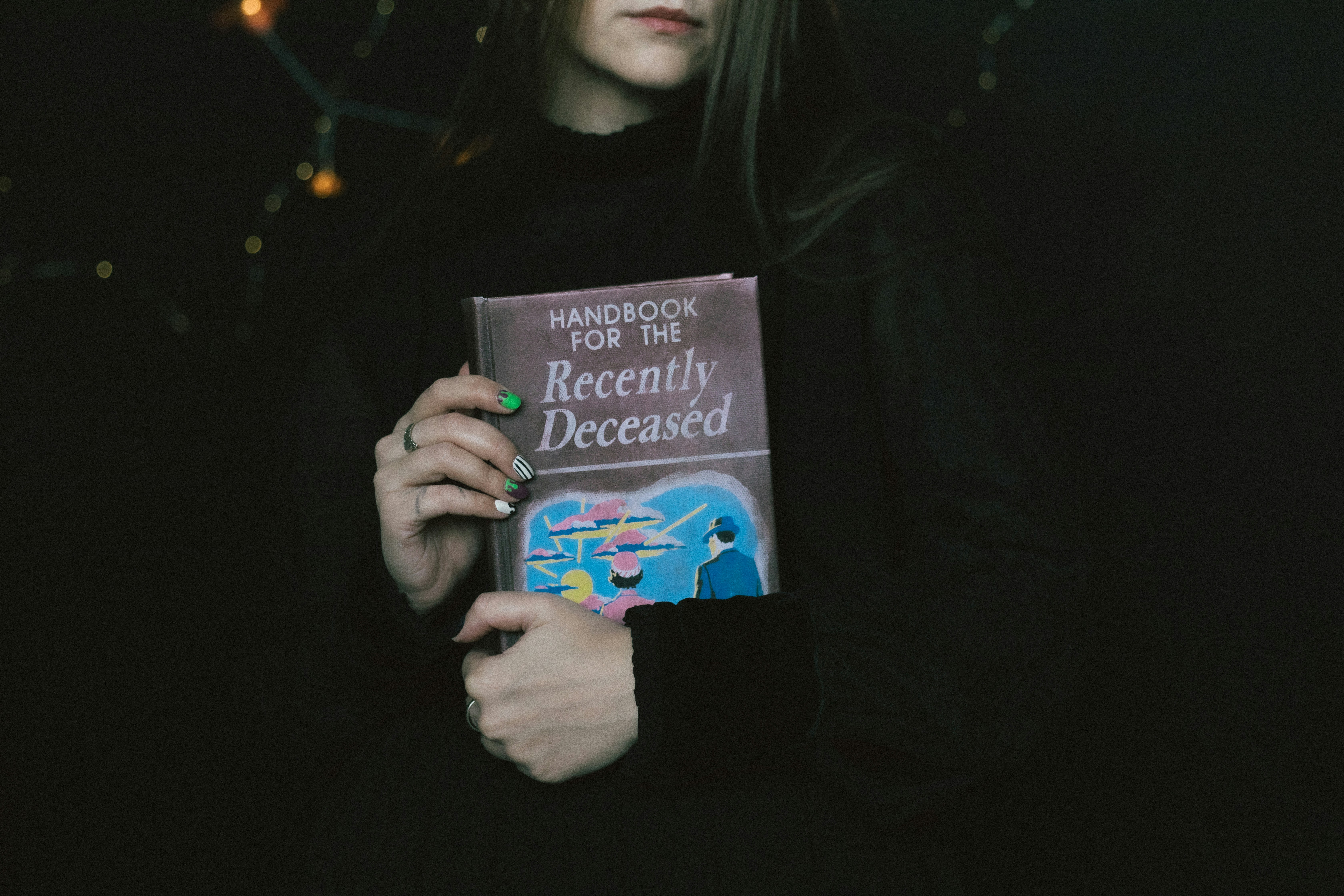 Presentación del libro: "La hierba que brota donde se unen las▸