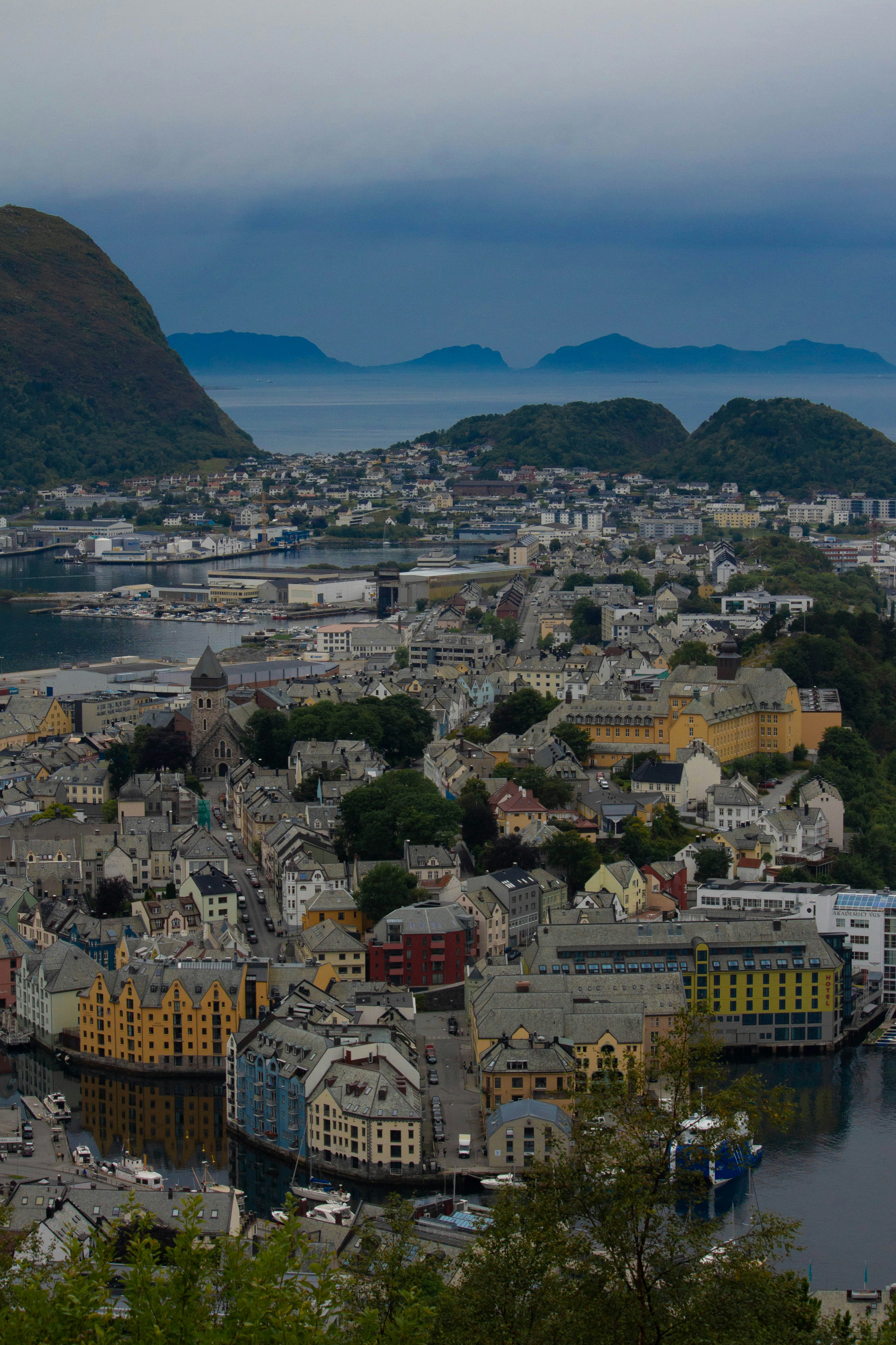 Photo by jonathansaleh