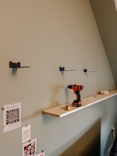 A room with a shelf and a driller on top of it