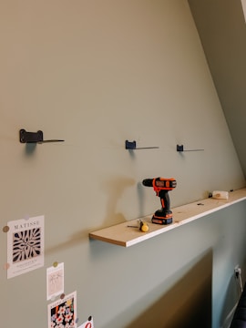 A room with a shelf and a driller on top of it