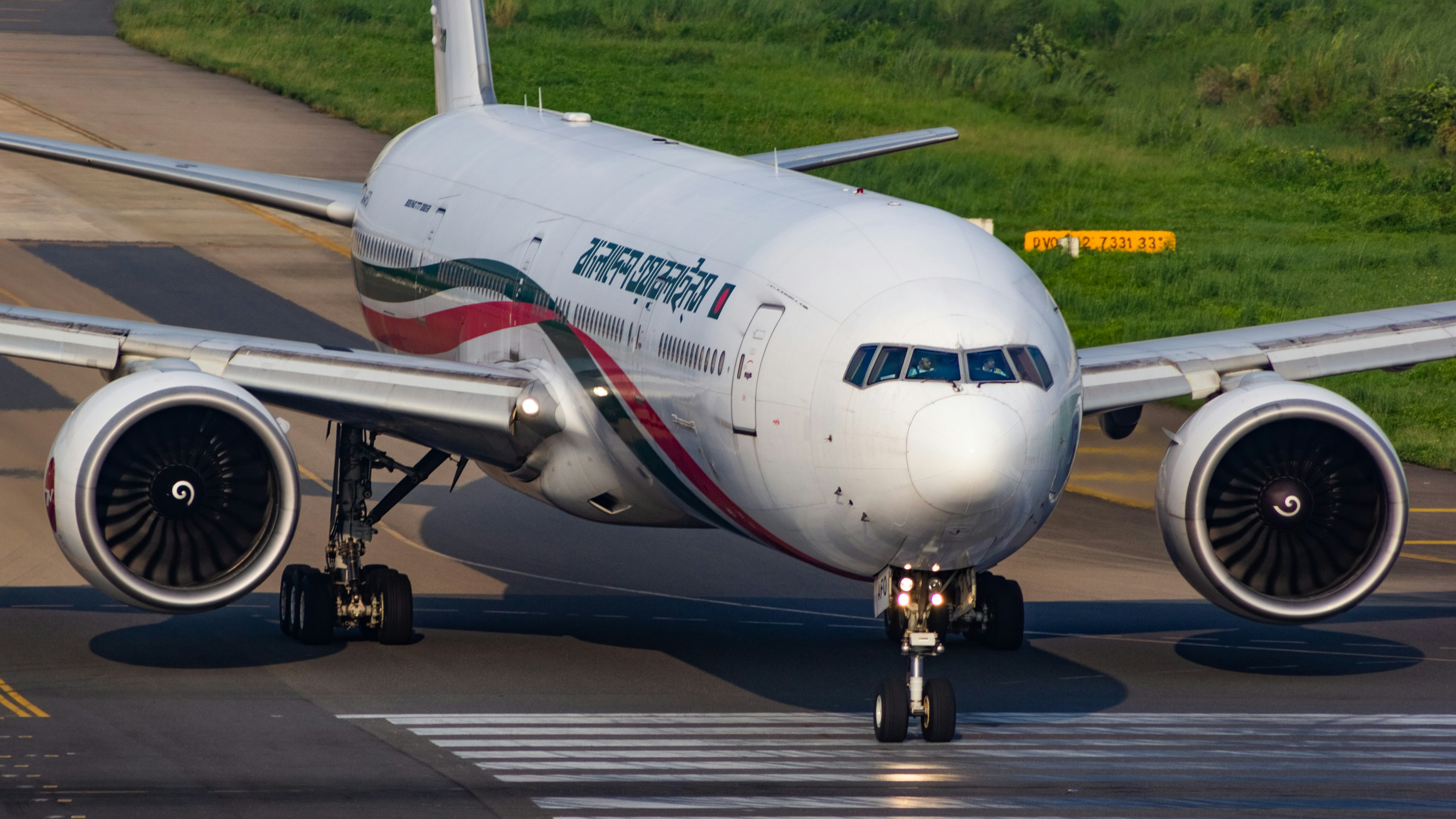 A large jetliner sitting on top of an airport runway