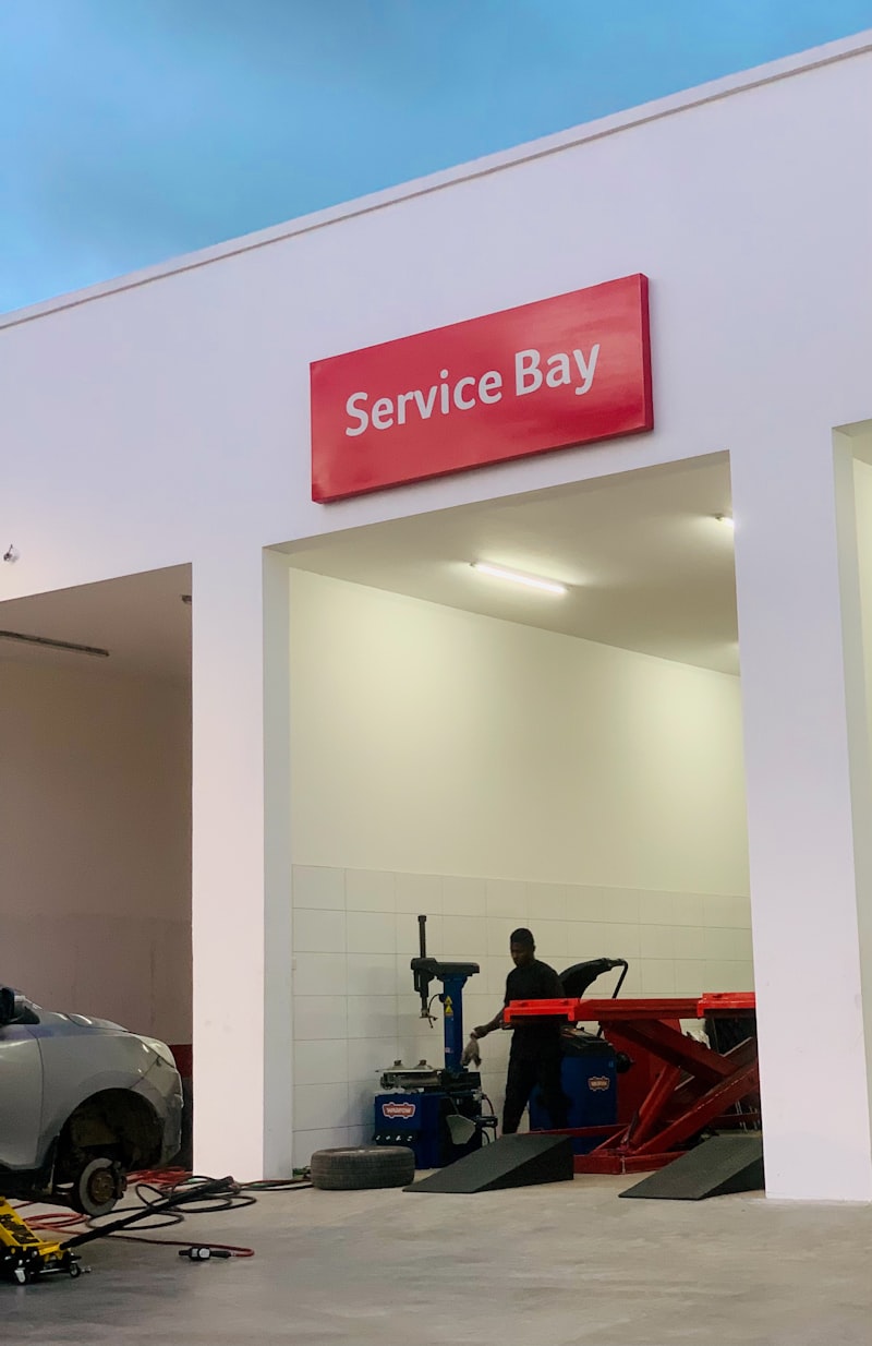 service bay with car - Instalații GPL București