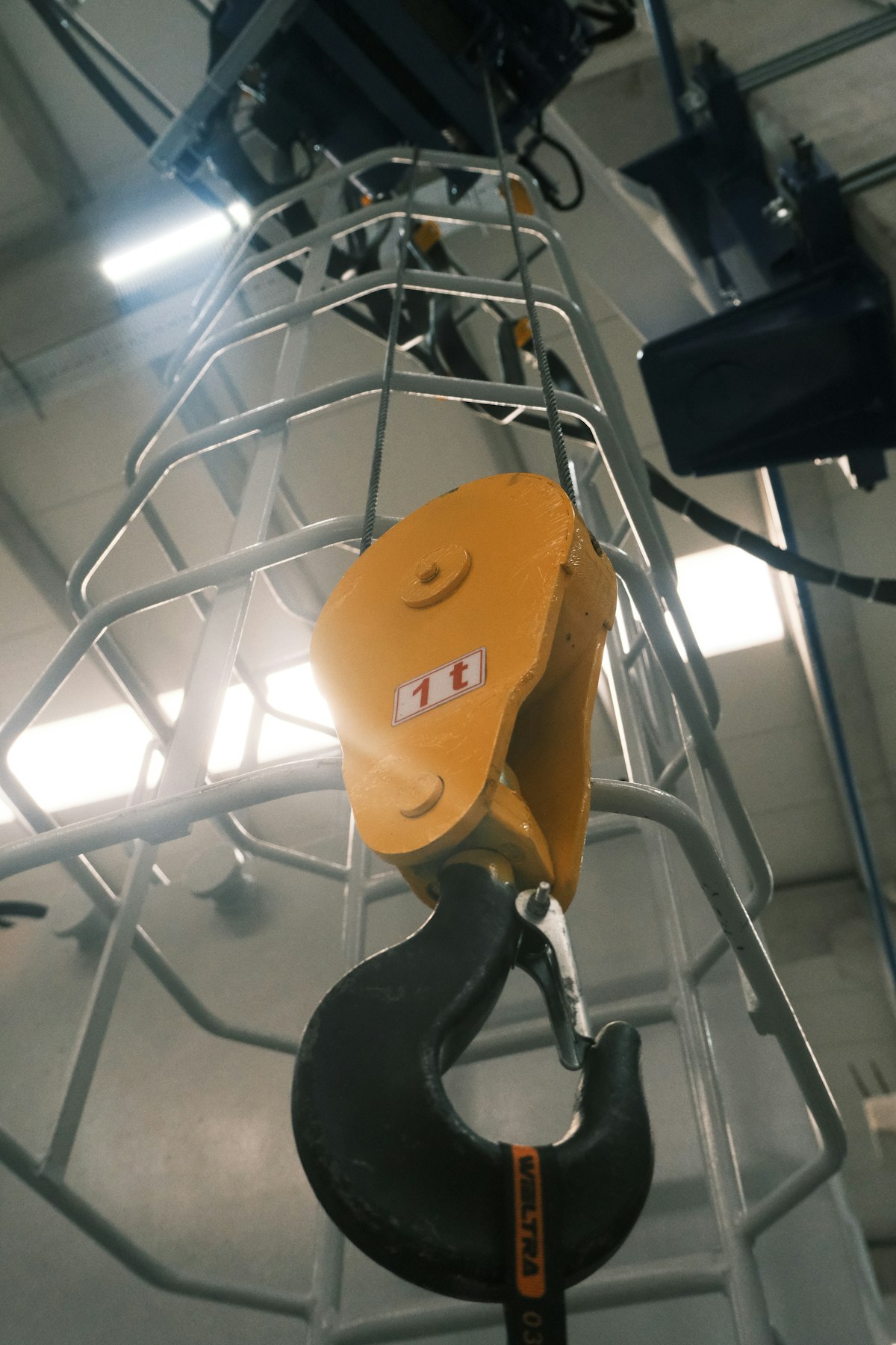 Kiểm định thiết bị nâng: Quy trình và tiêu chuẩn mới nhất