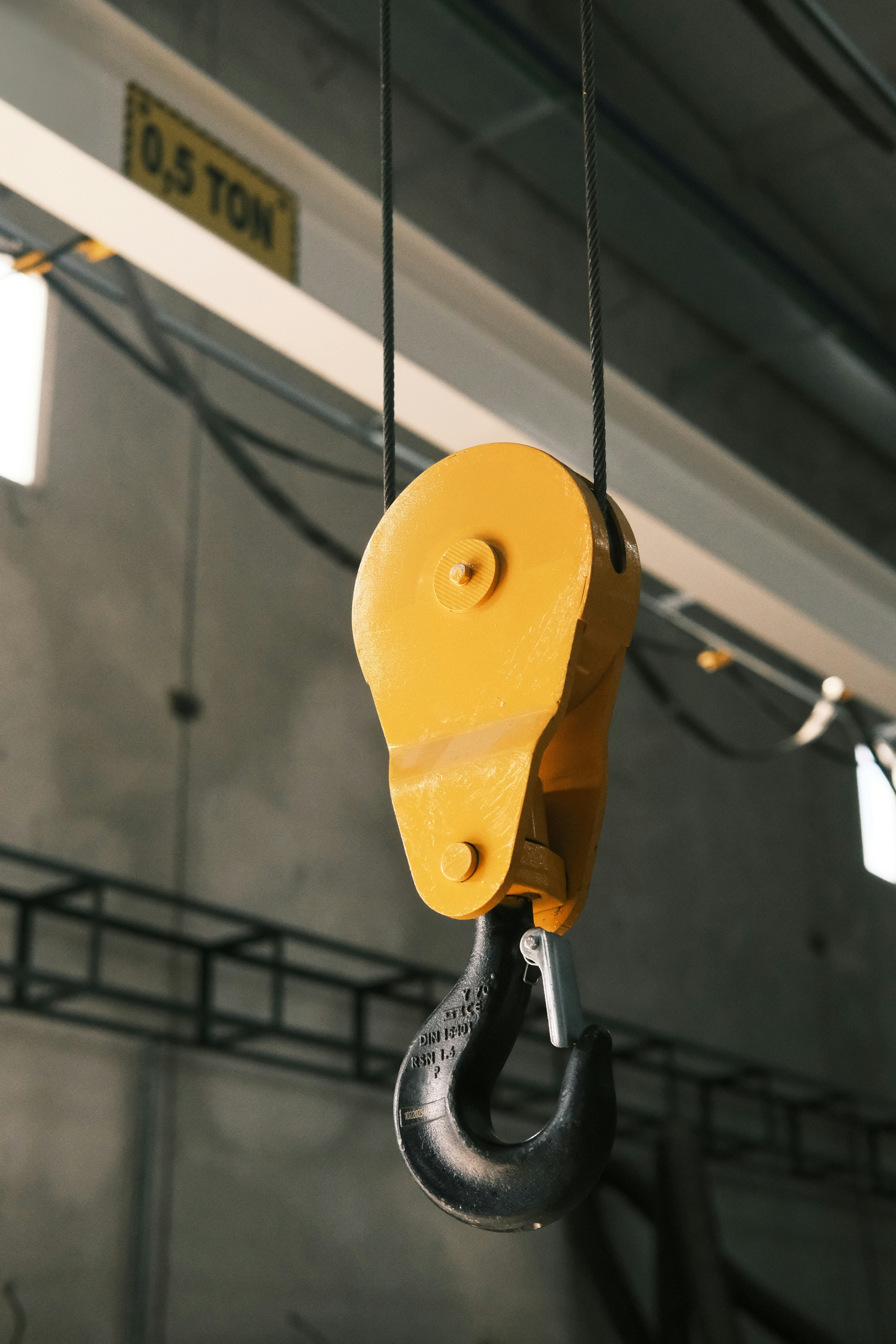 gray computer monitor