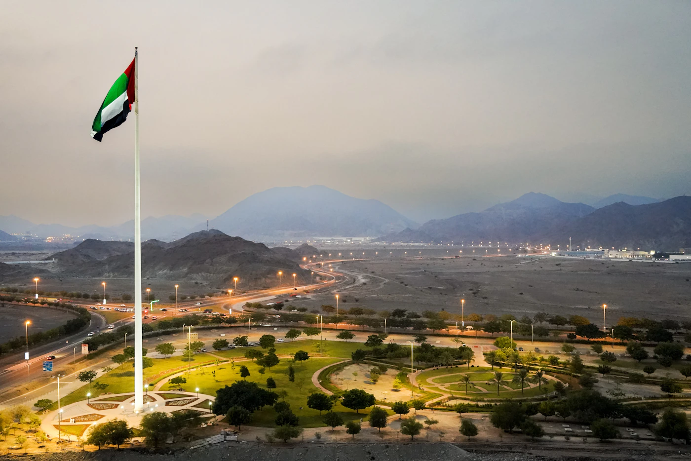 Flagge der Vereinigten Arabischen Emirate in Fujairah