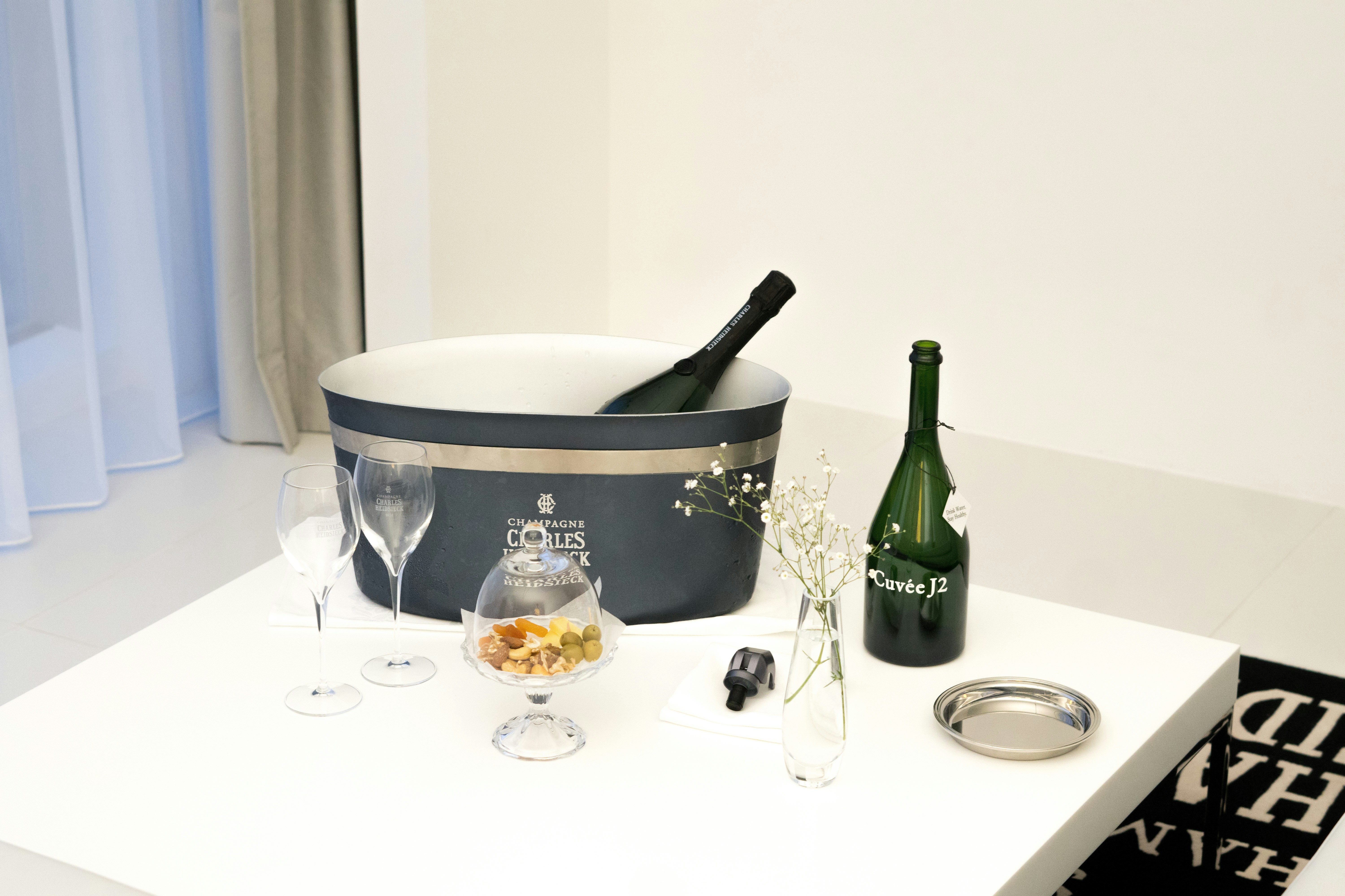 How to Keep an Ice Bucket From Sweating at a Party