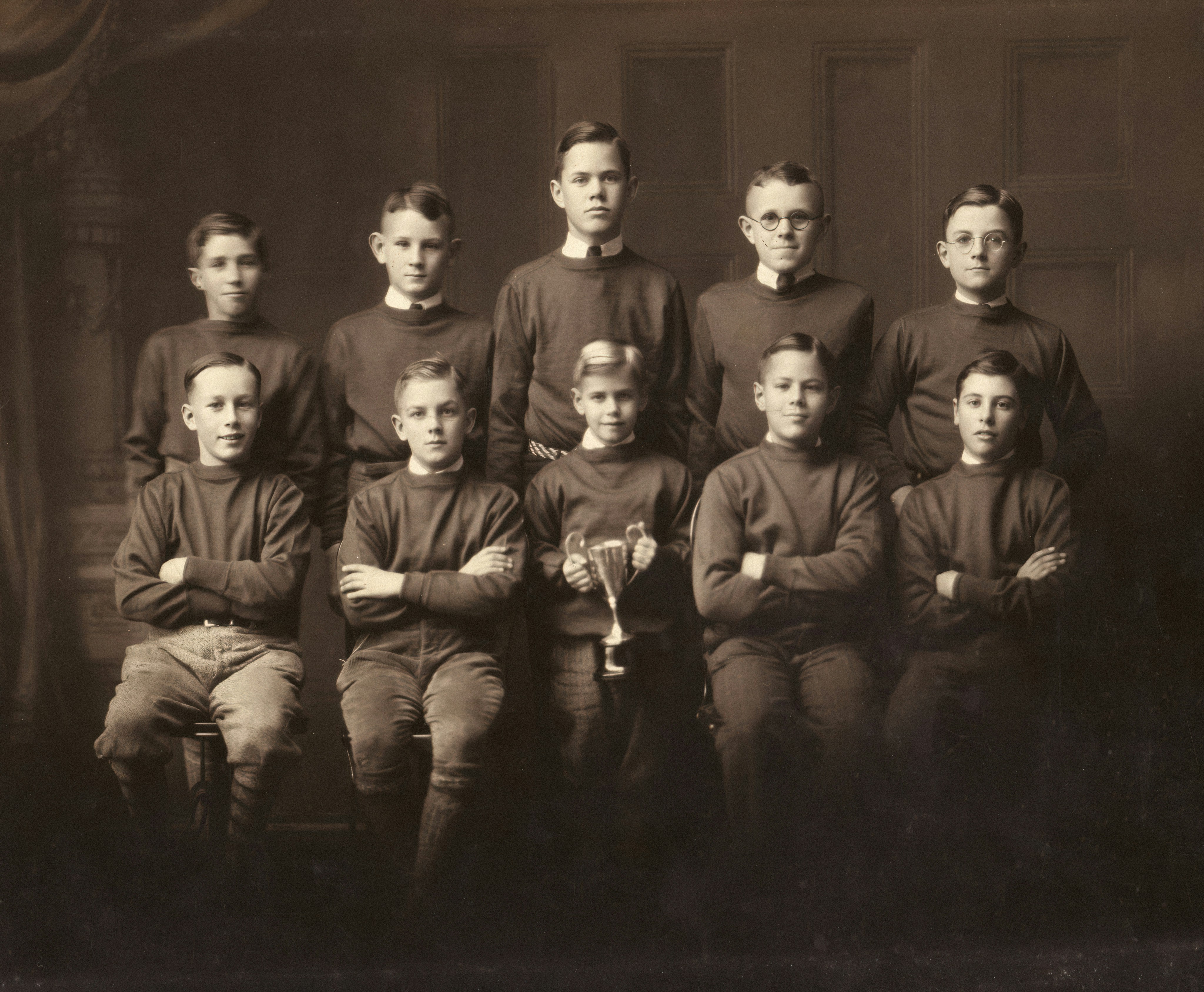 عندما تقرأ نعيك في الصُحف