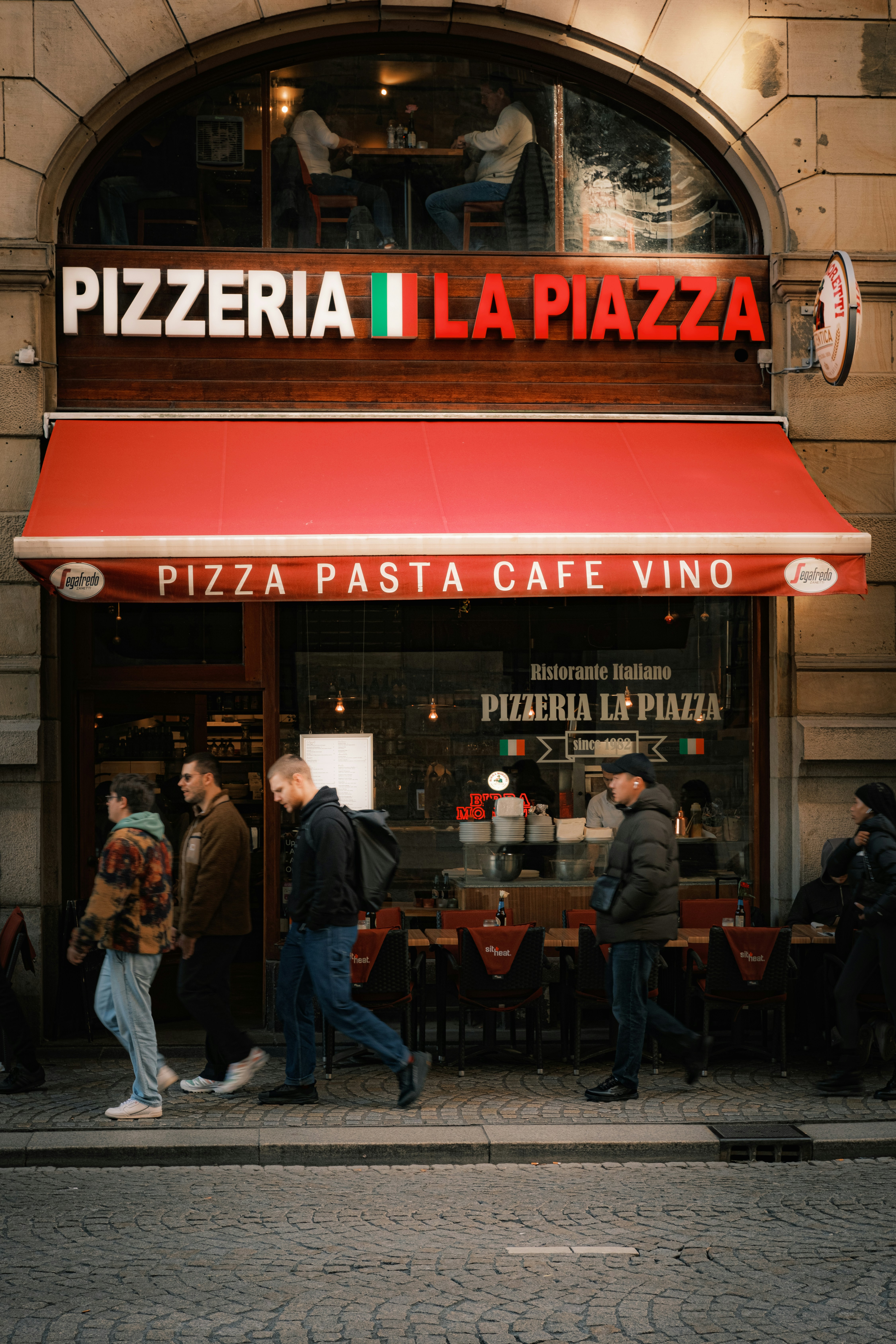 Example of Pizzeria Location and Layout