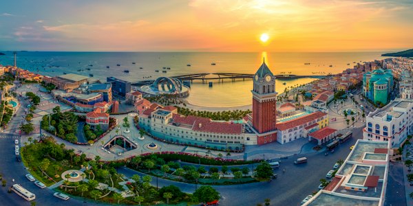 A bird's eye view of a city with a clock tower — Phu Quoc, Vietnam