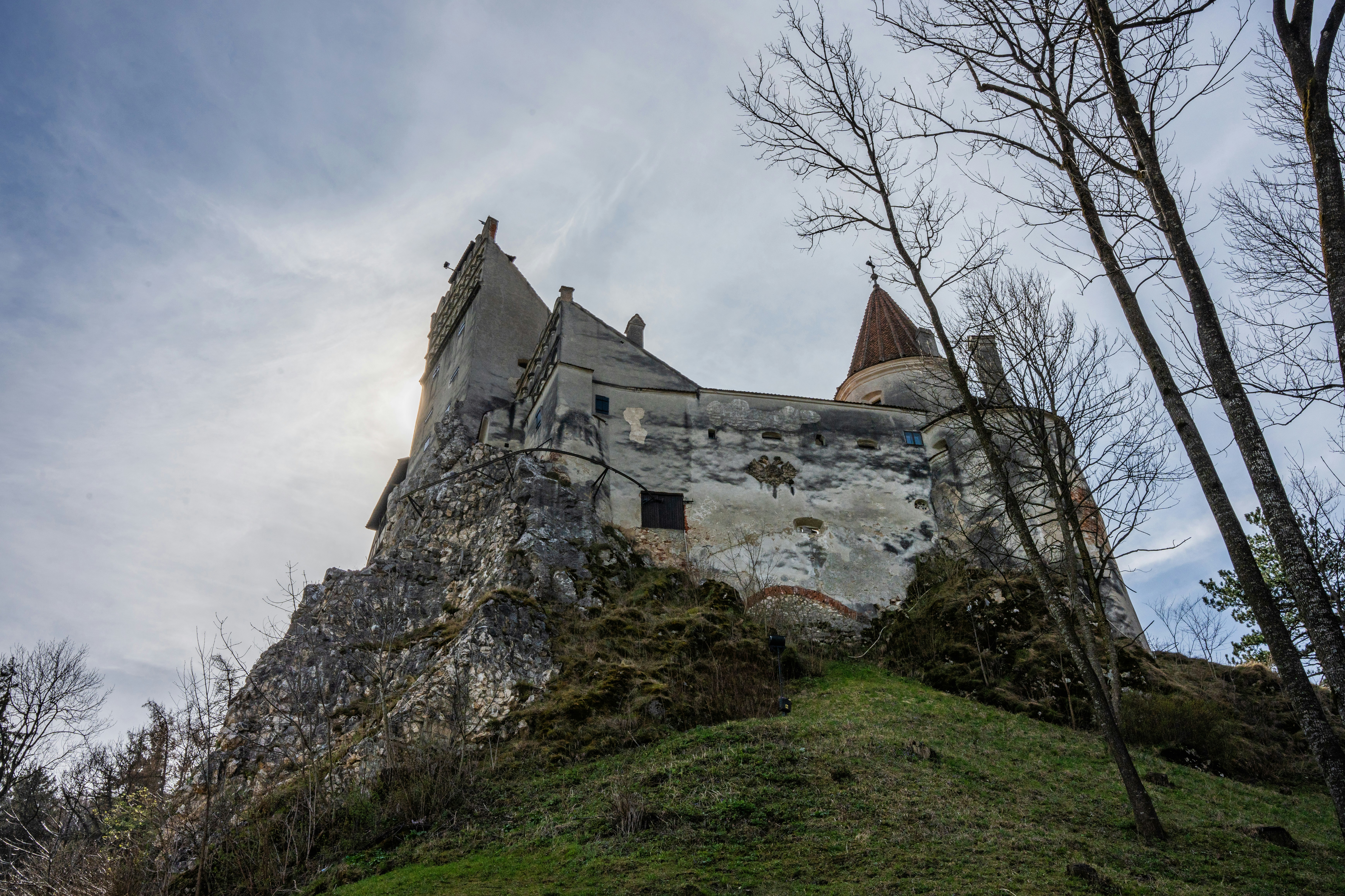 Bran Castle: Menjelajahi Kastil Dracula dan Romania yang Mempesona