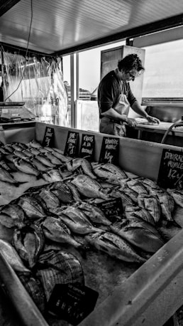 Photographie d'un poissonnier à Capbreton