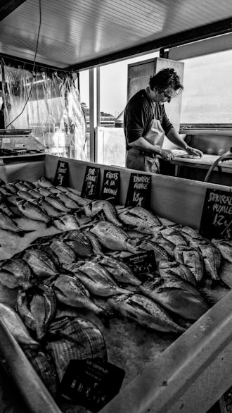 Photographie d'un poissonnier à Capbreton