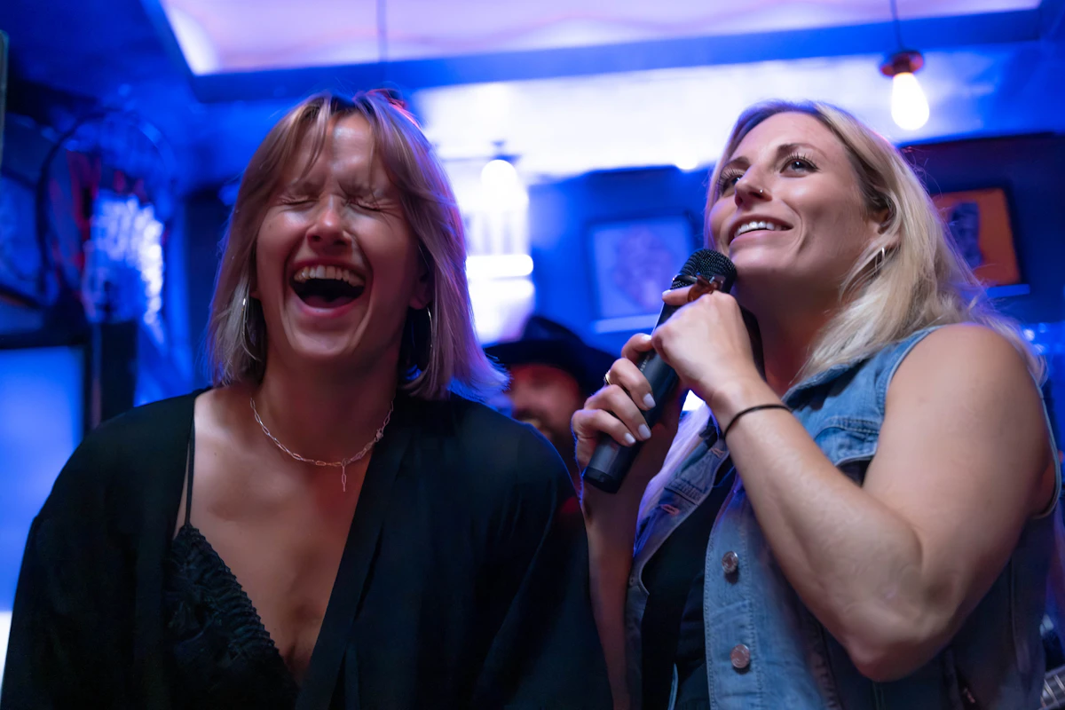 Karaoke Gecesi Paketi — Özel Oda, Ekipman ve Sunucu fotoğrafı