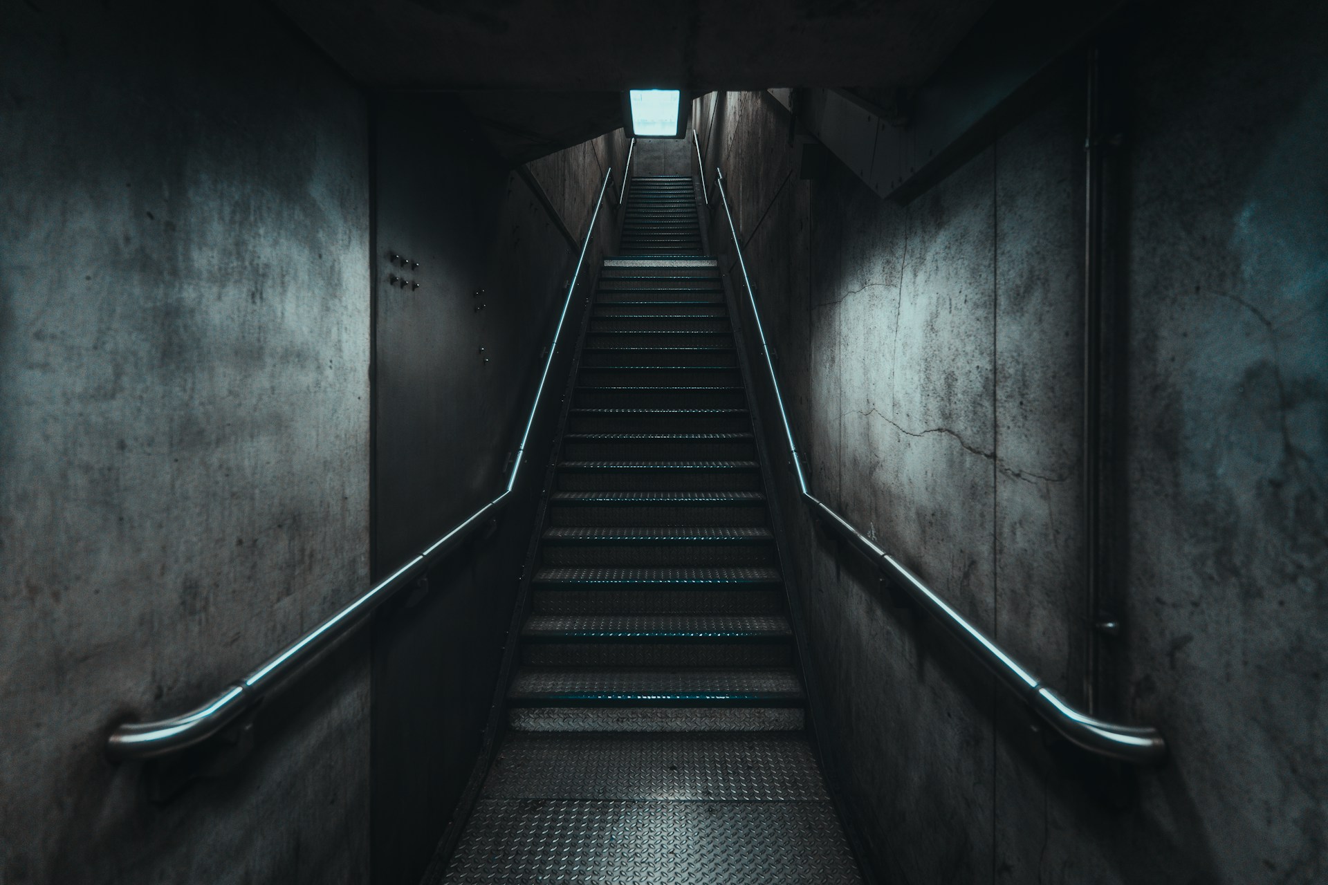 A set of stairs leading up to the top of a set of stairs