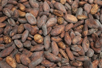 A close up of a pile of peanuts